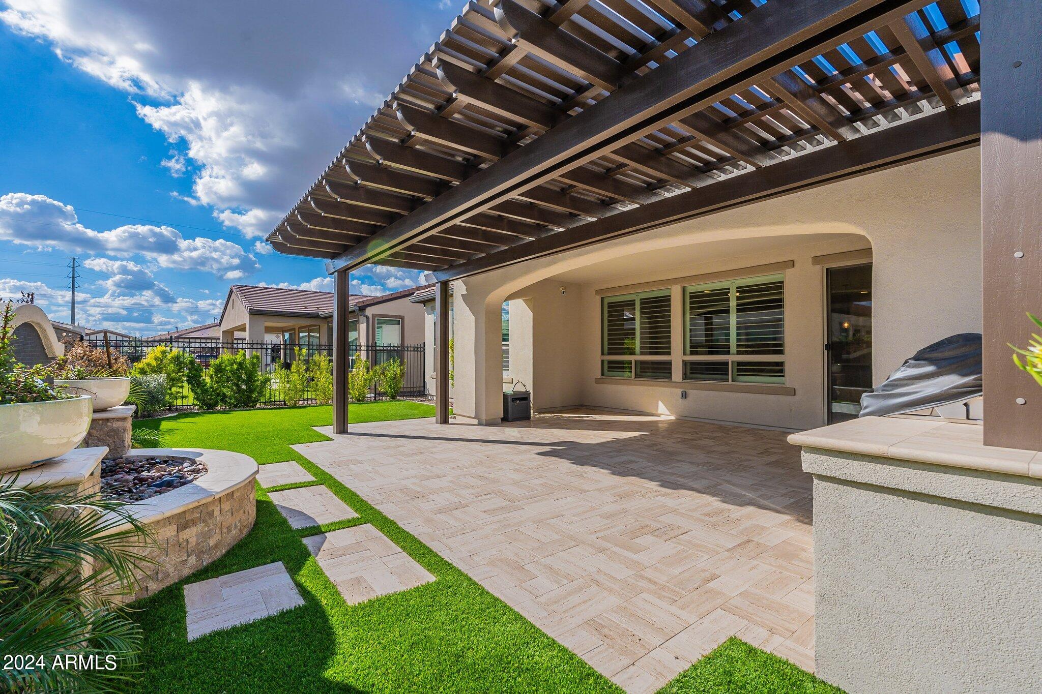 231 E VETERANS Way