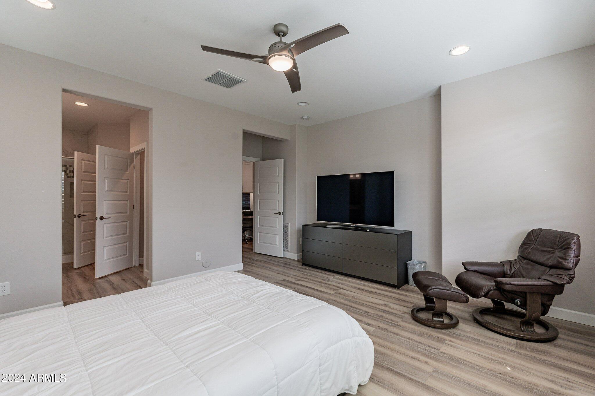231 E VETERANS Way