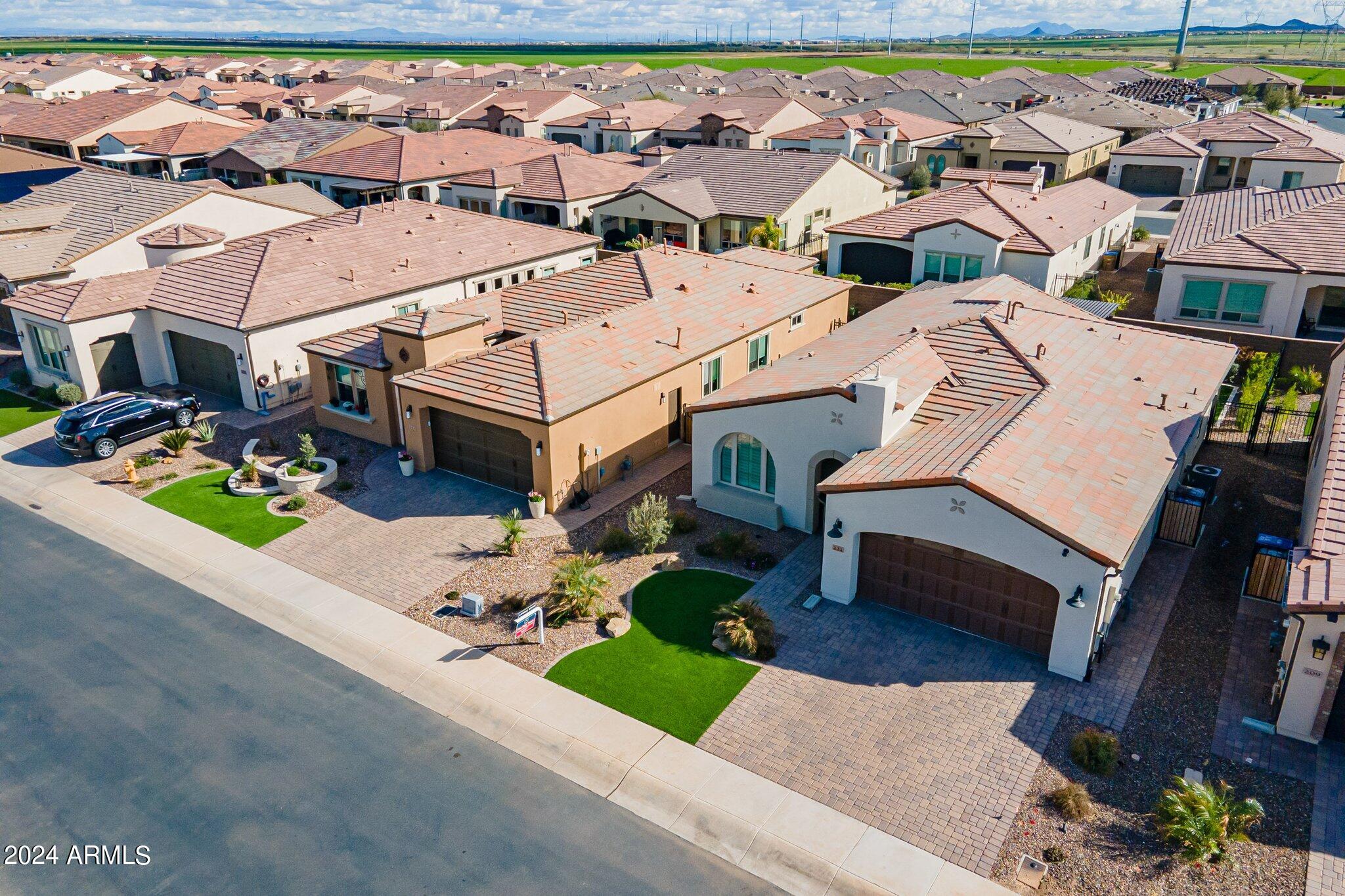 231 E VETERANS Way