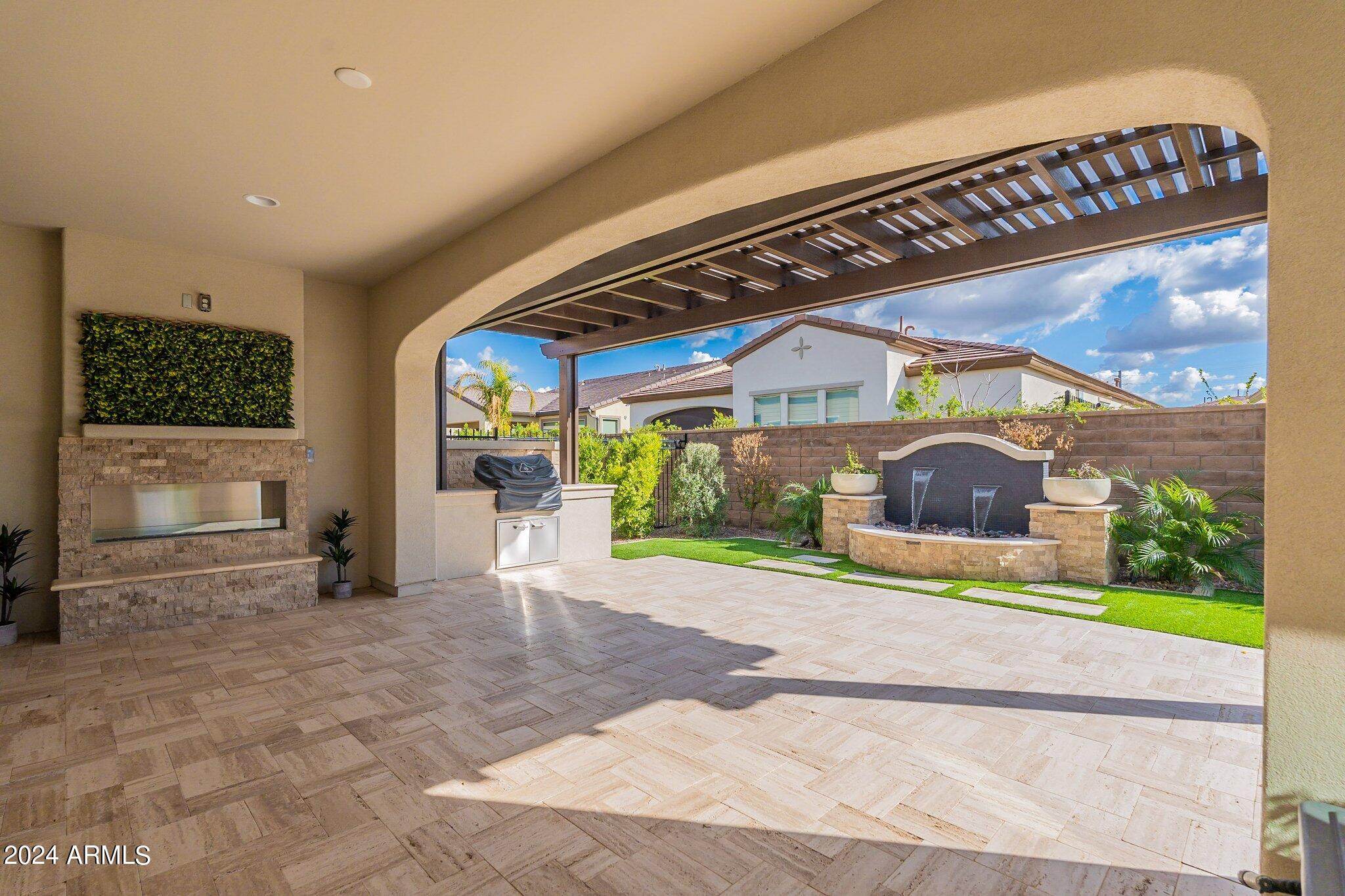 231 E VETERANS Way