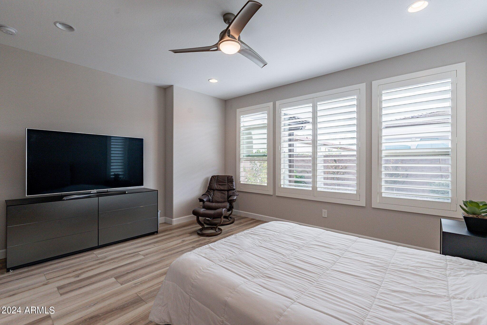 231 E VETERANS Way
