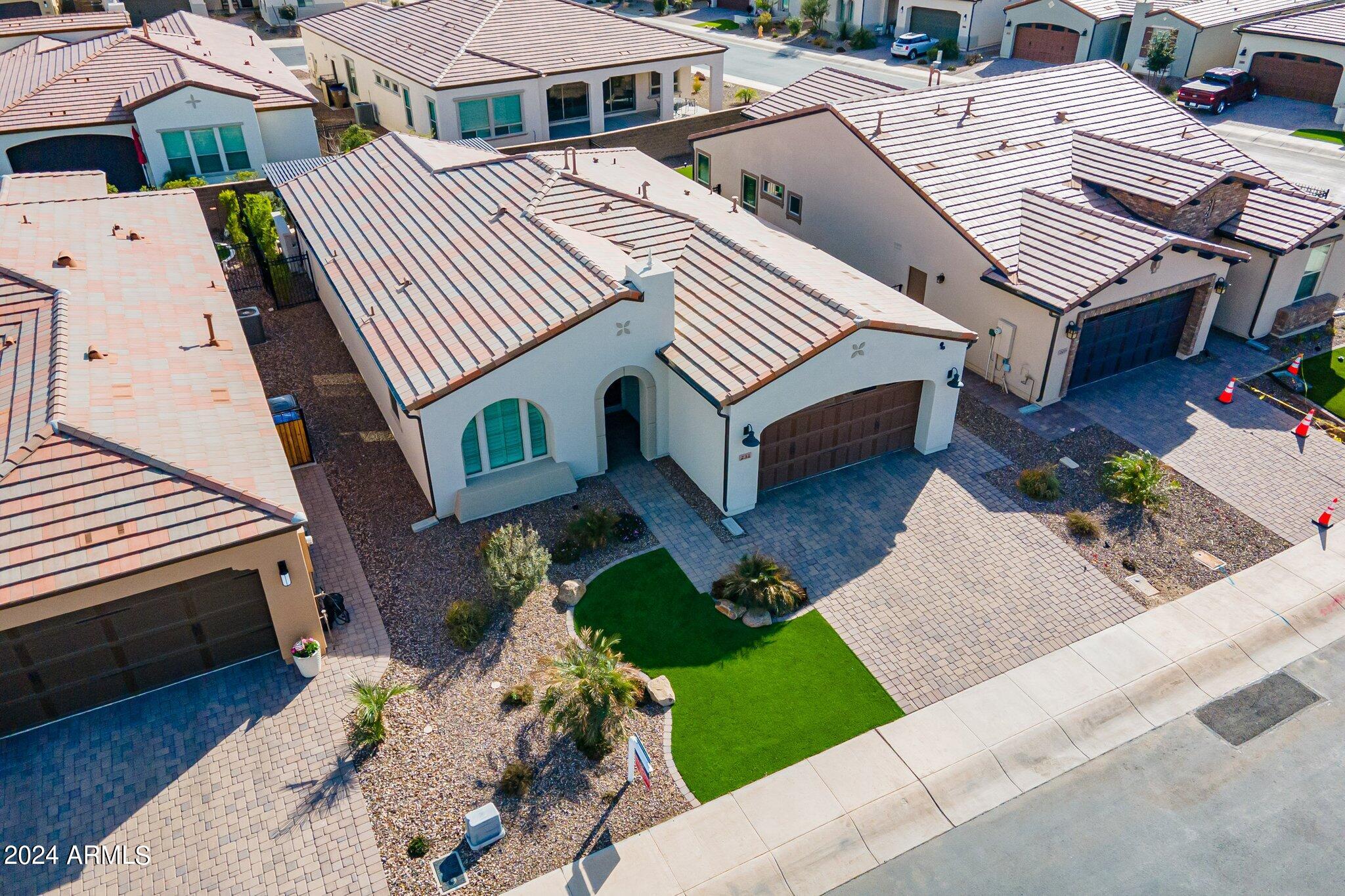 231 E VETERANS Way