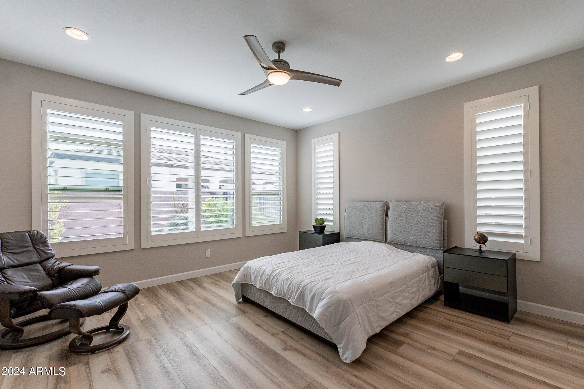 231 E VETERANS Way