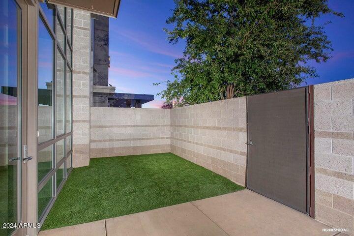 15215 N KIERLAND Boulevard, 103