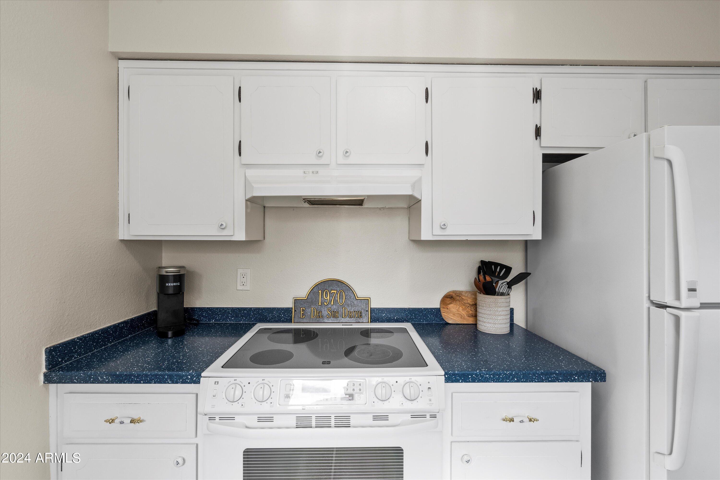 1970 E DEL SUR Drive