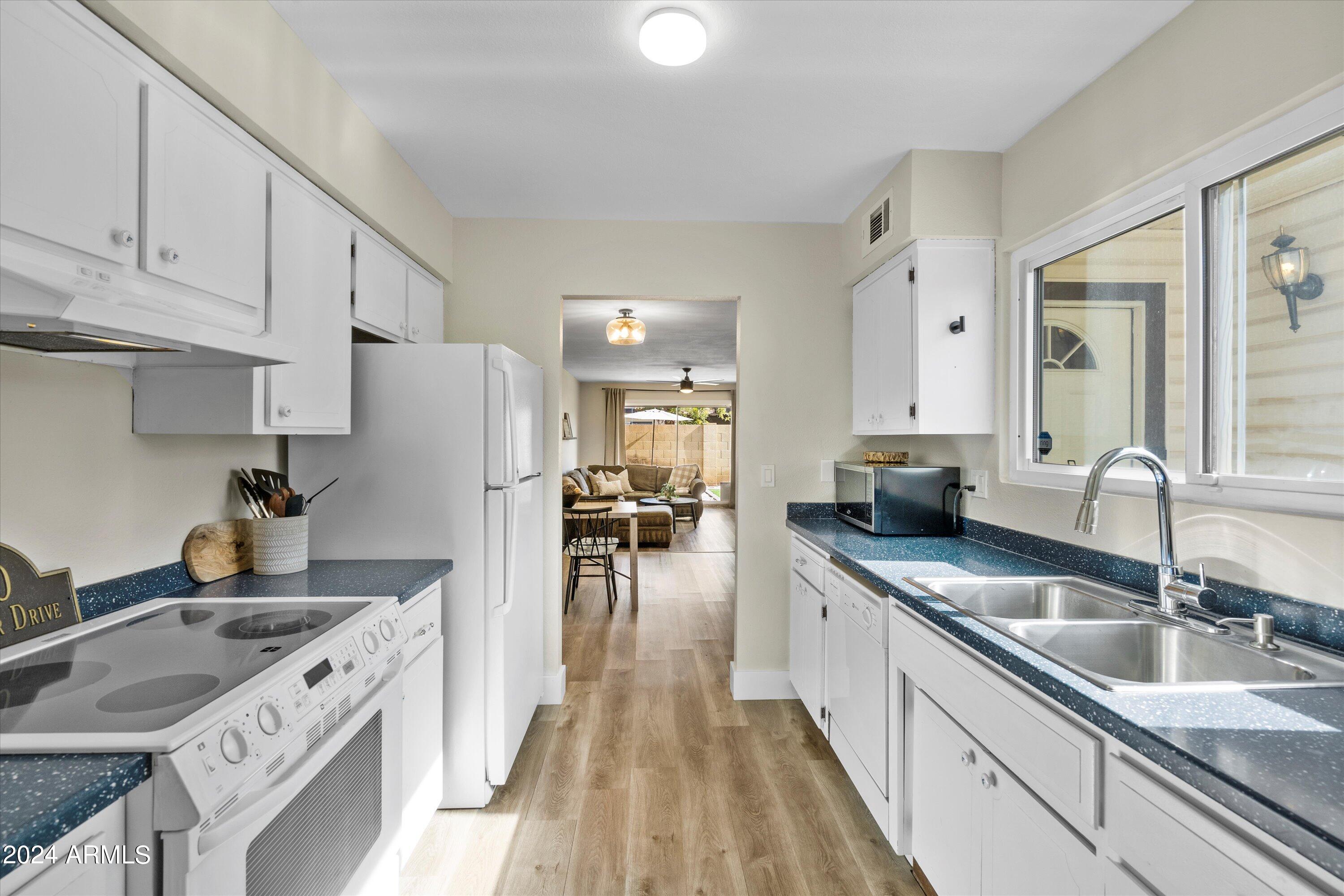 1970 E DEL SUR Drive