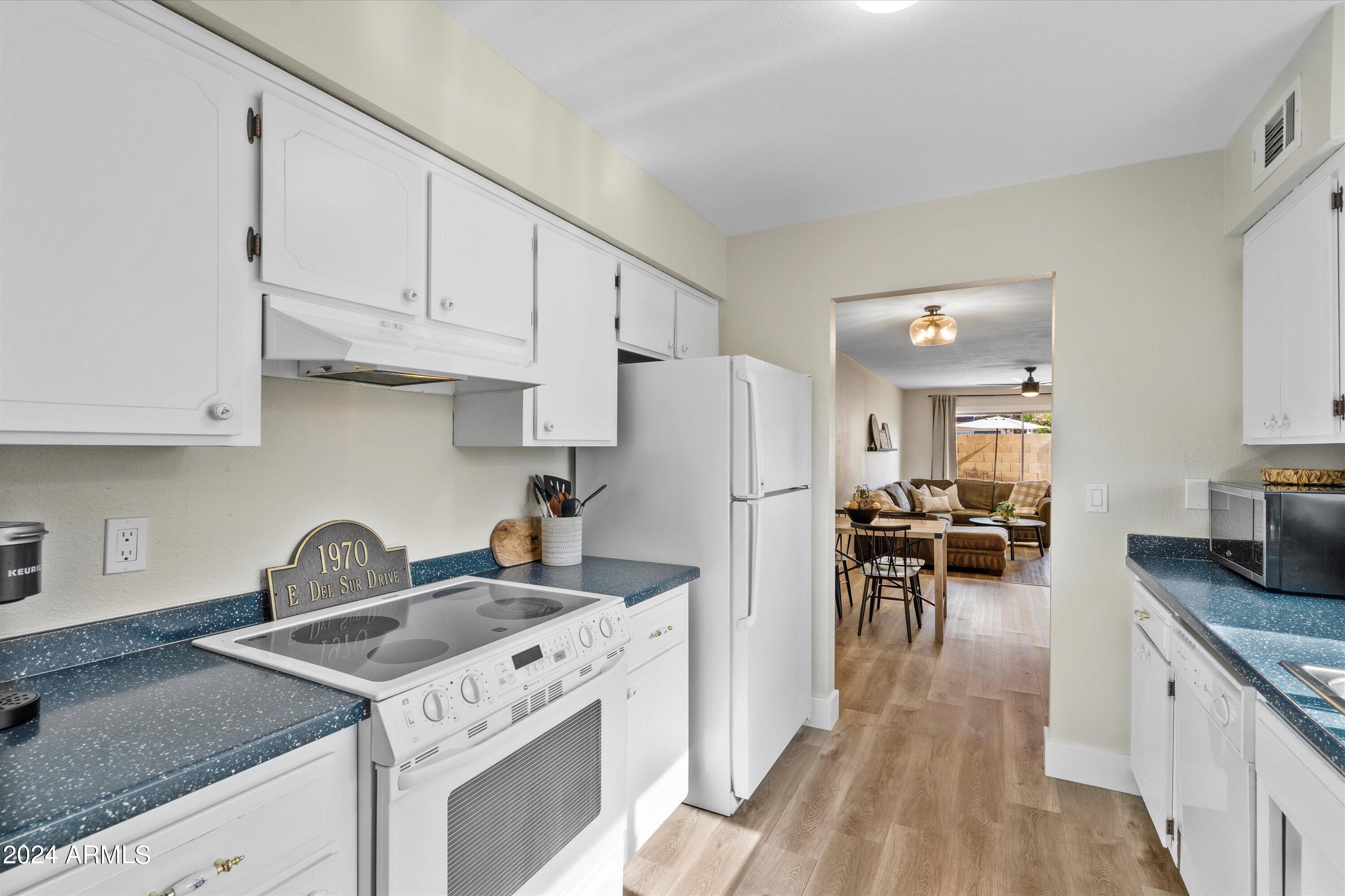 1970 E DEL SUR Drive