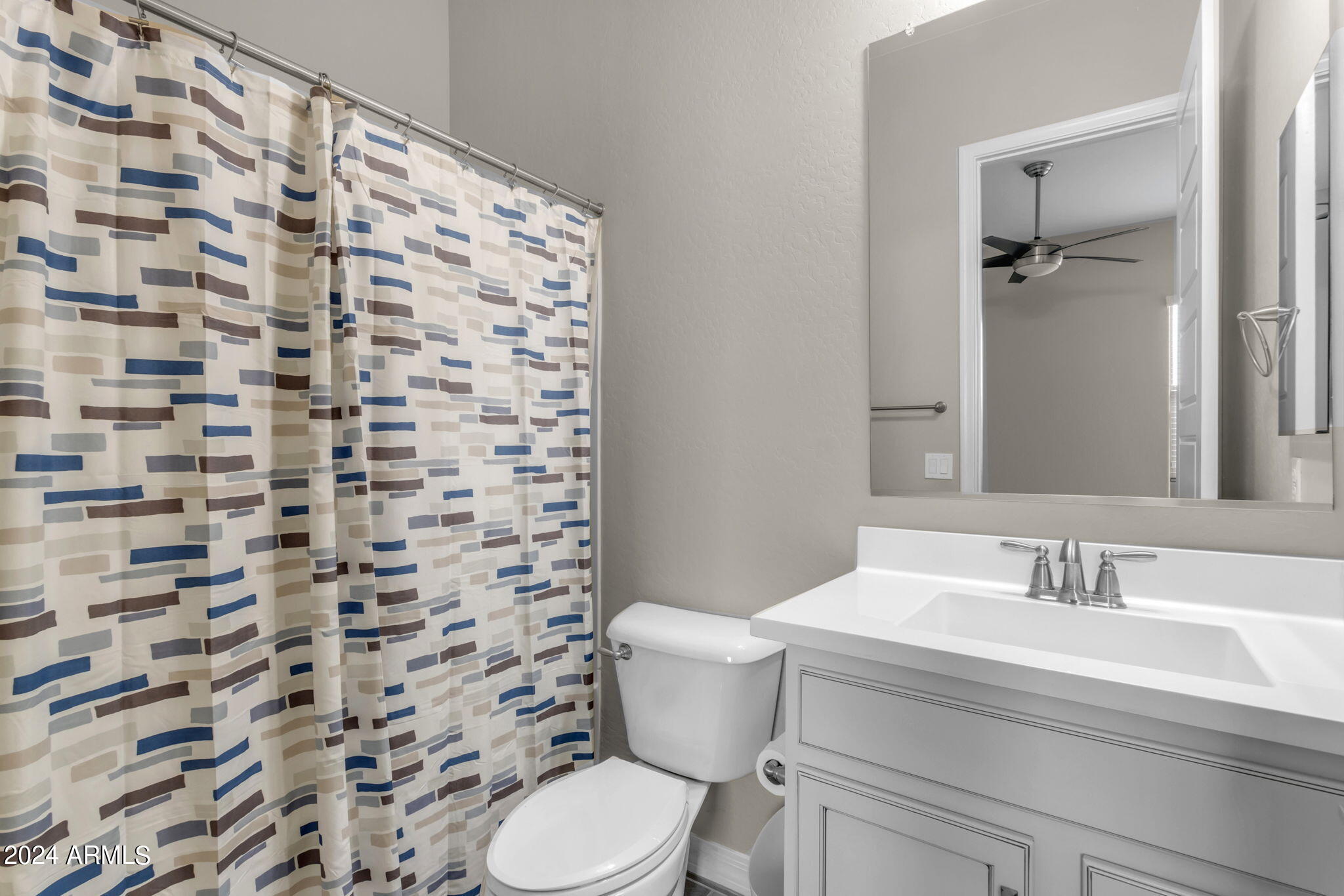 833 E HORSESHOE Place