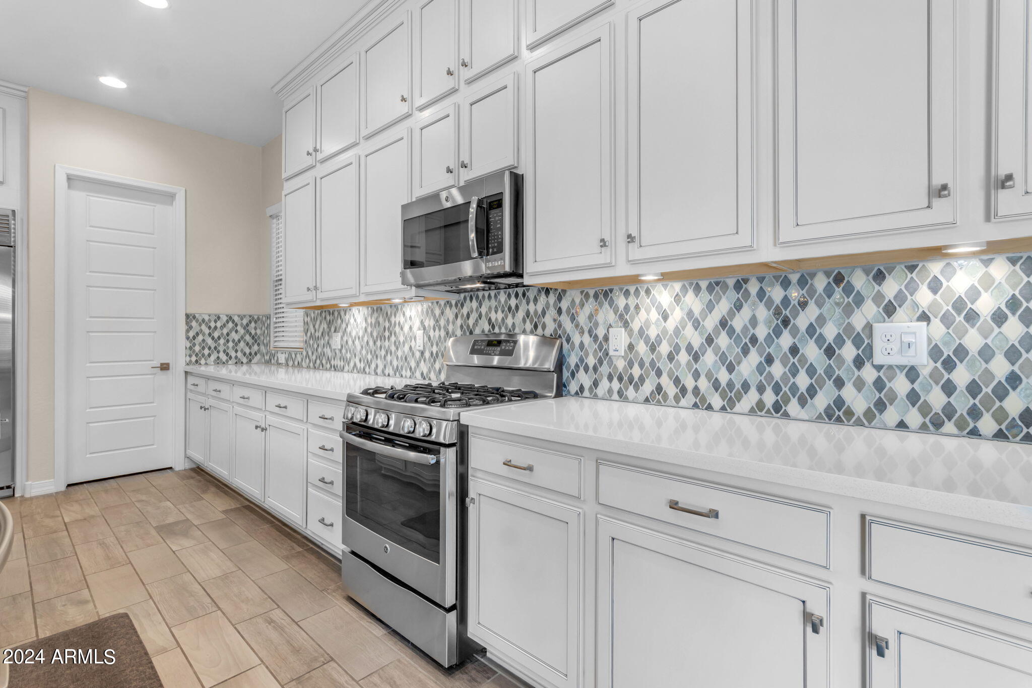 833 E HORSESHOE Place