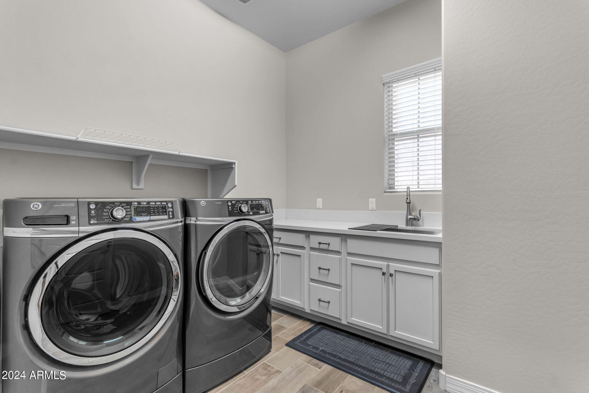 833 E HORSESHOE Place