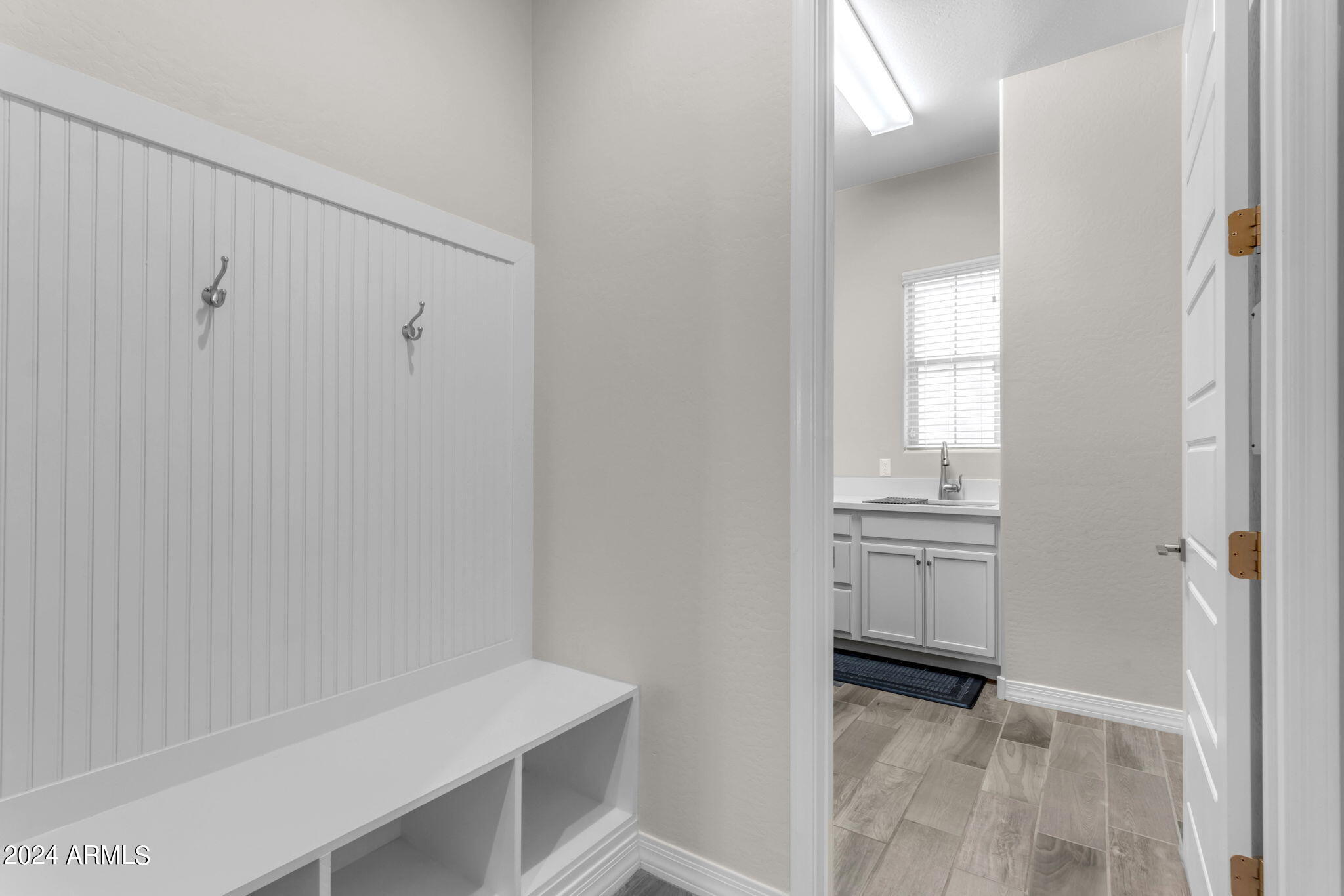 833 E HORSESHOE Place