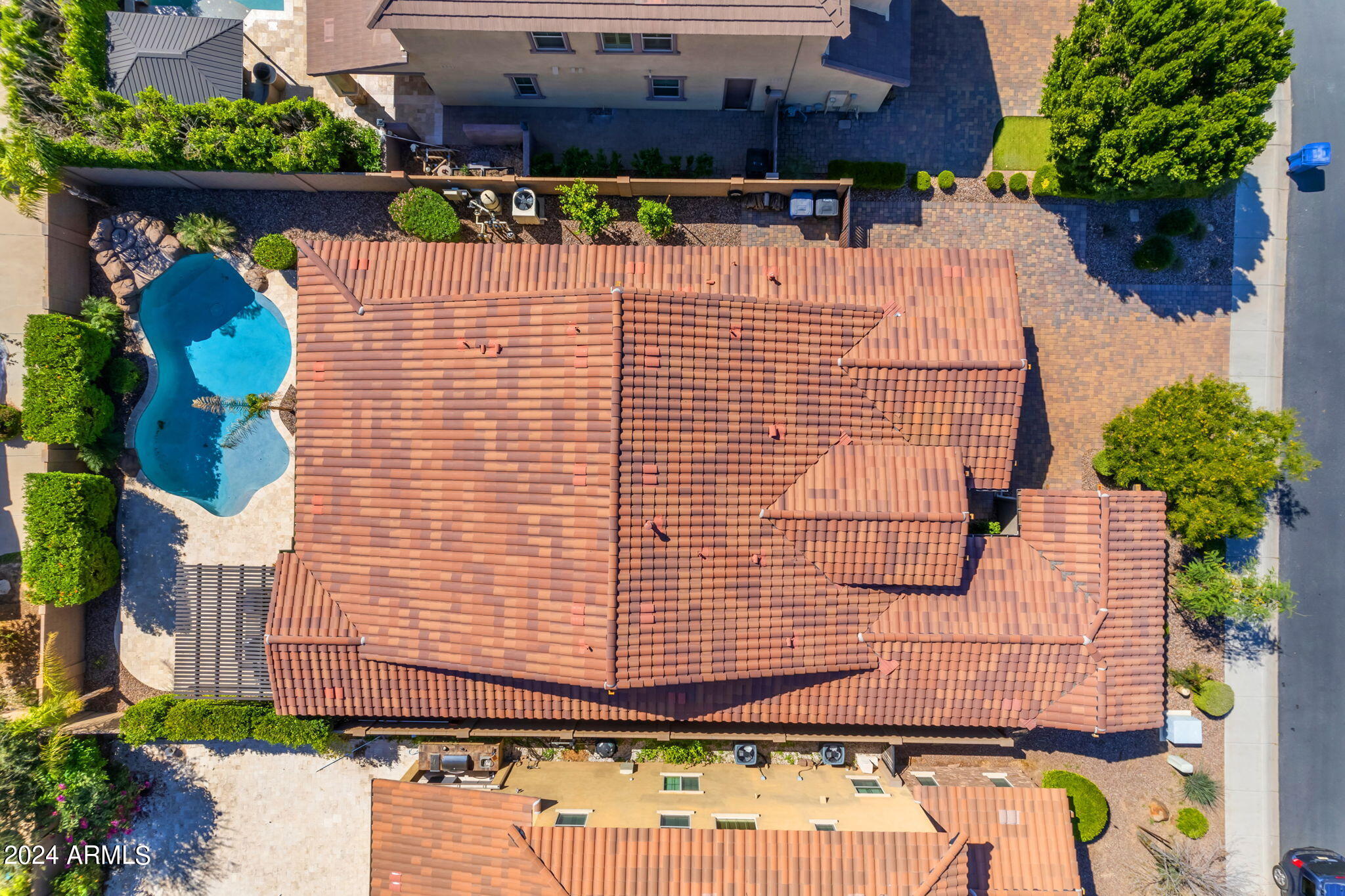 833 E HORSESHOE Place