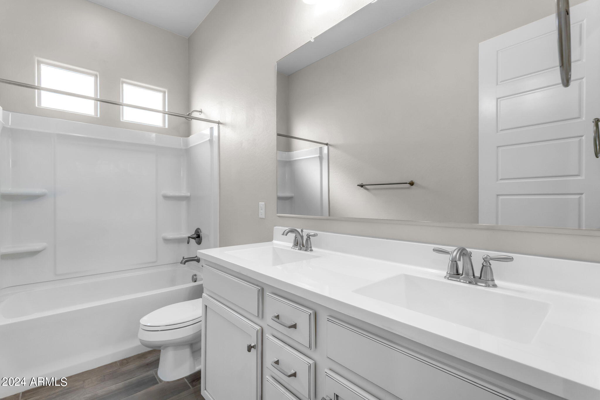 833 E HORSESHOE Place