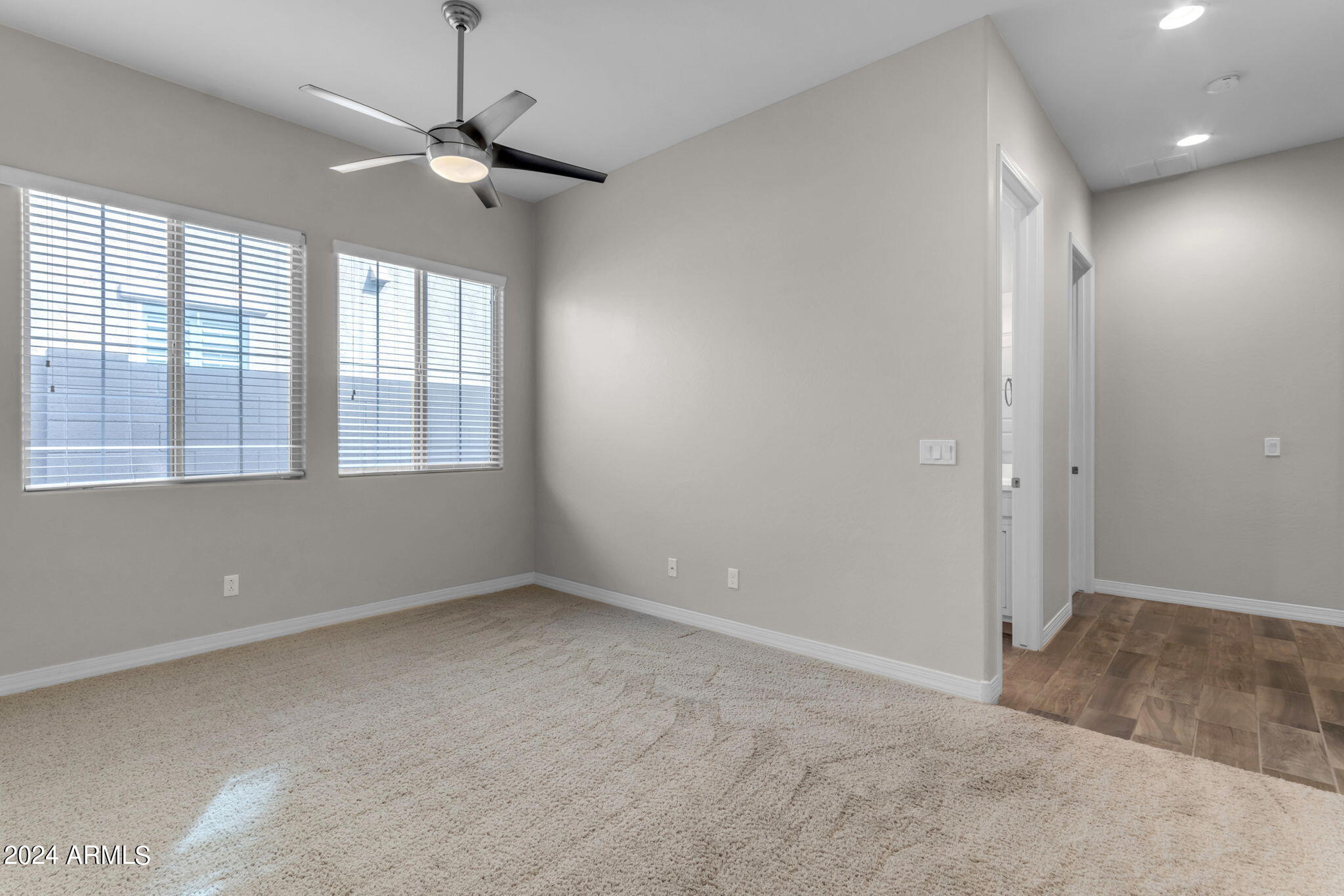 833 E HORSESHOE Place