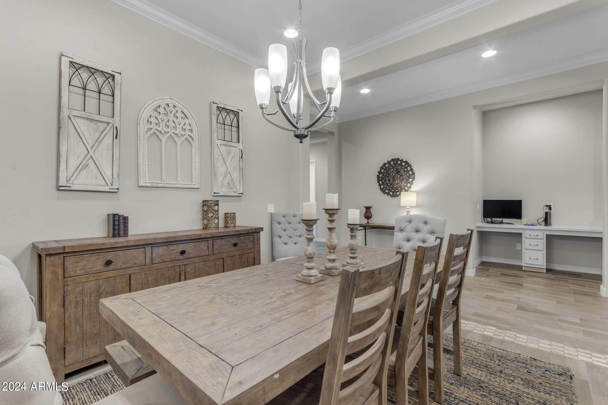 833 E HORSESHOE Place