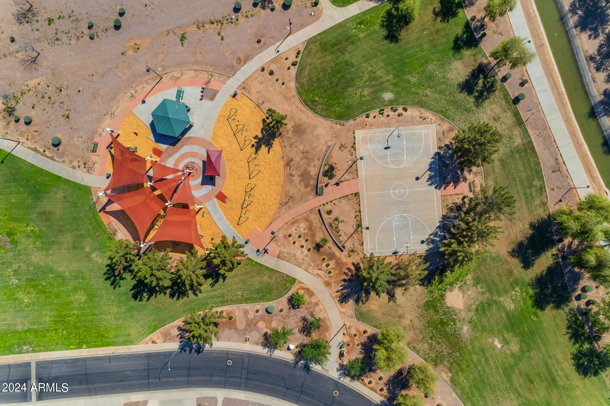 833 E HORSESHOE Place