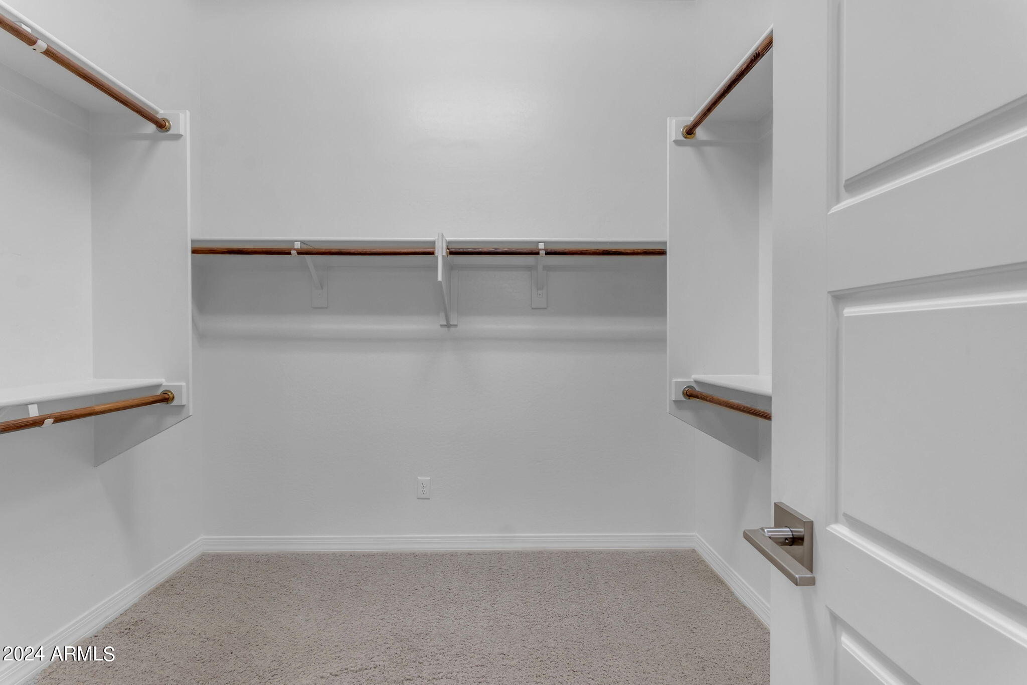 833 E HORSESHOE Place