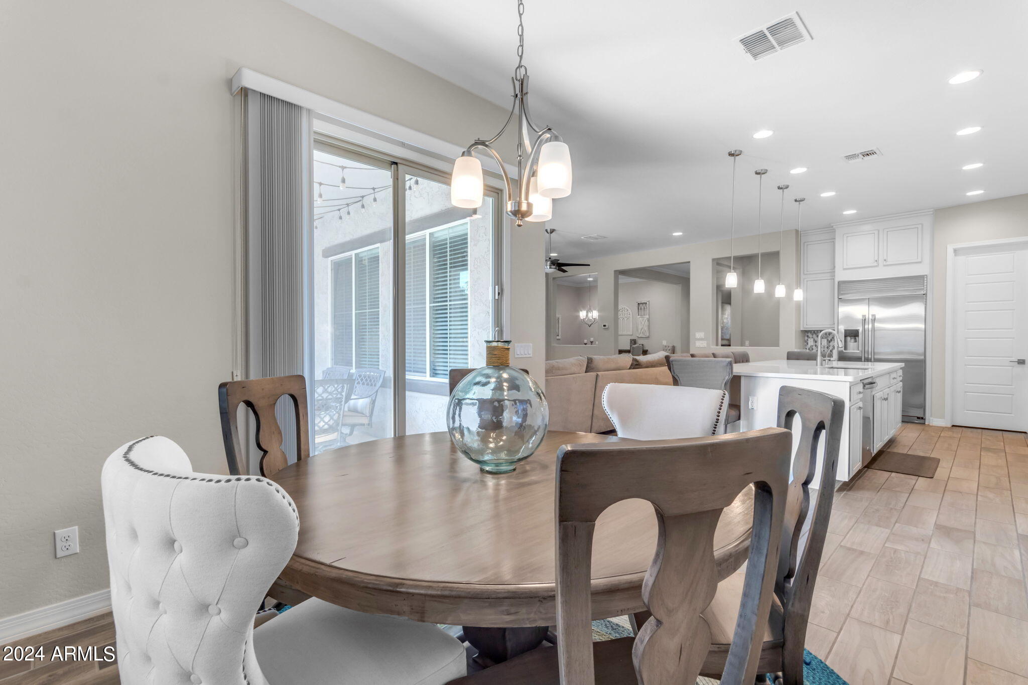 833 E HORSESHOE Place