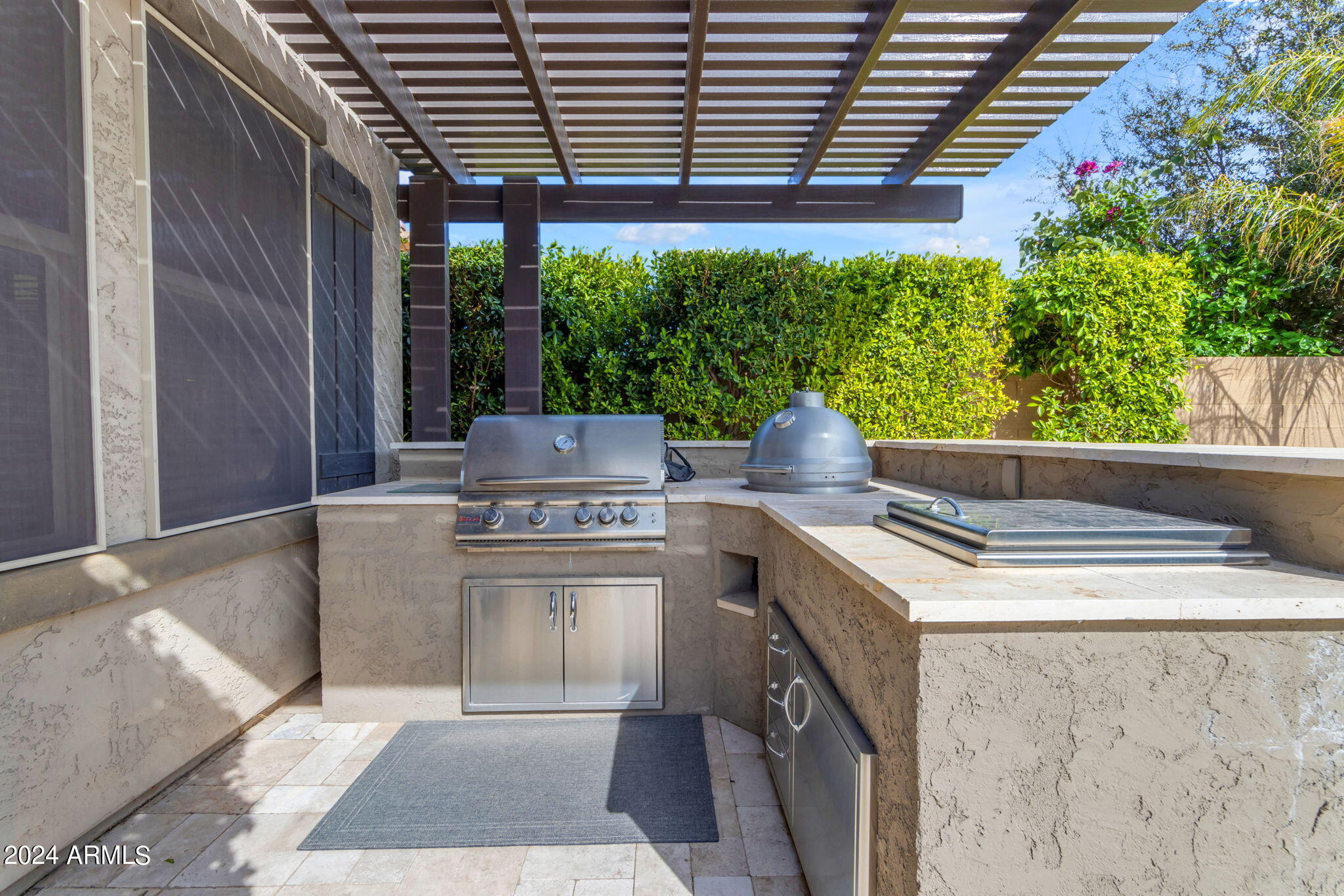 833 E HORSESHOE Place