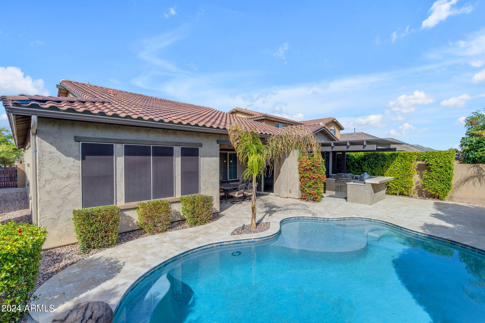 833 E HORSESHOE Place