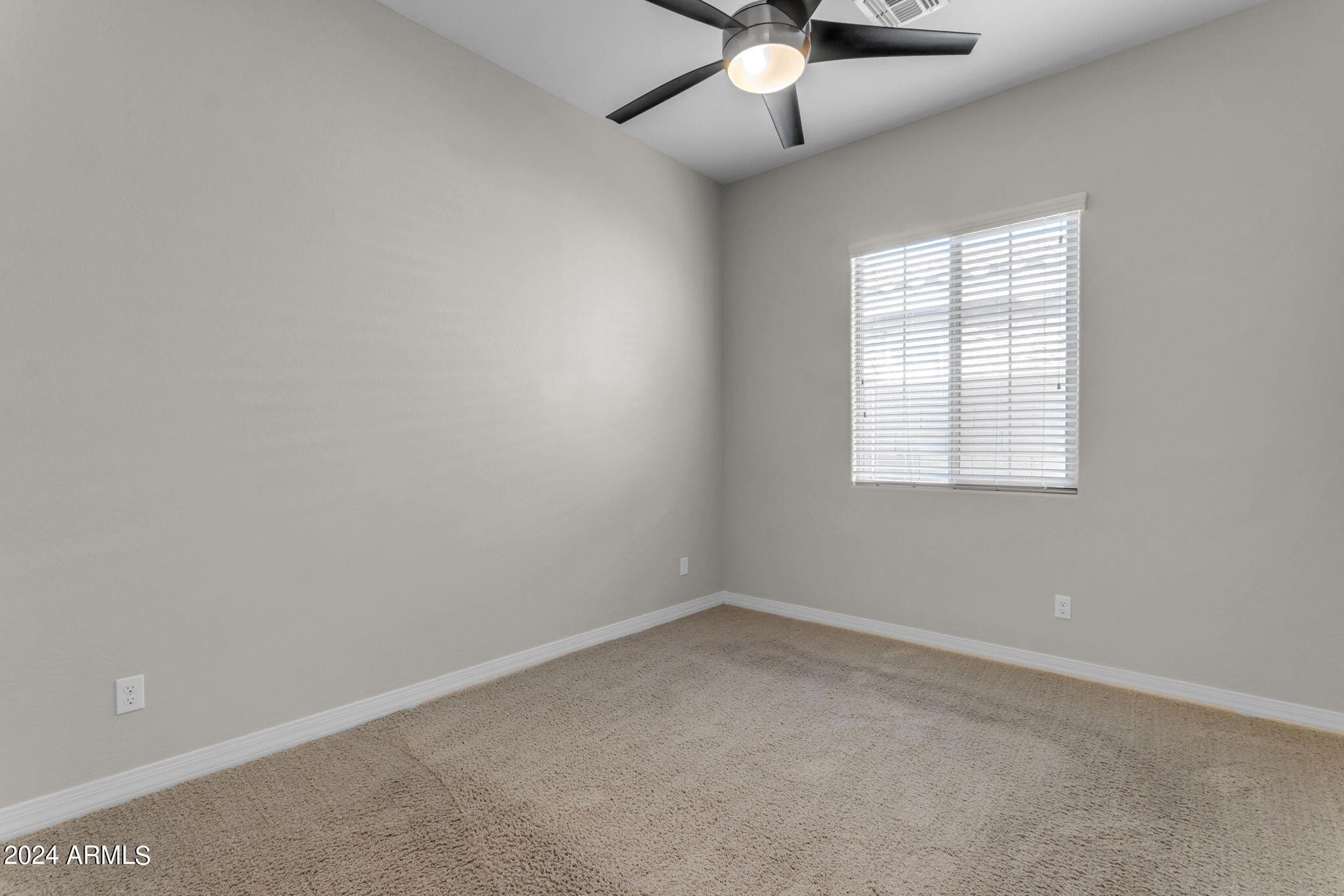 833 E HORSESHOE Place