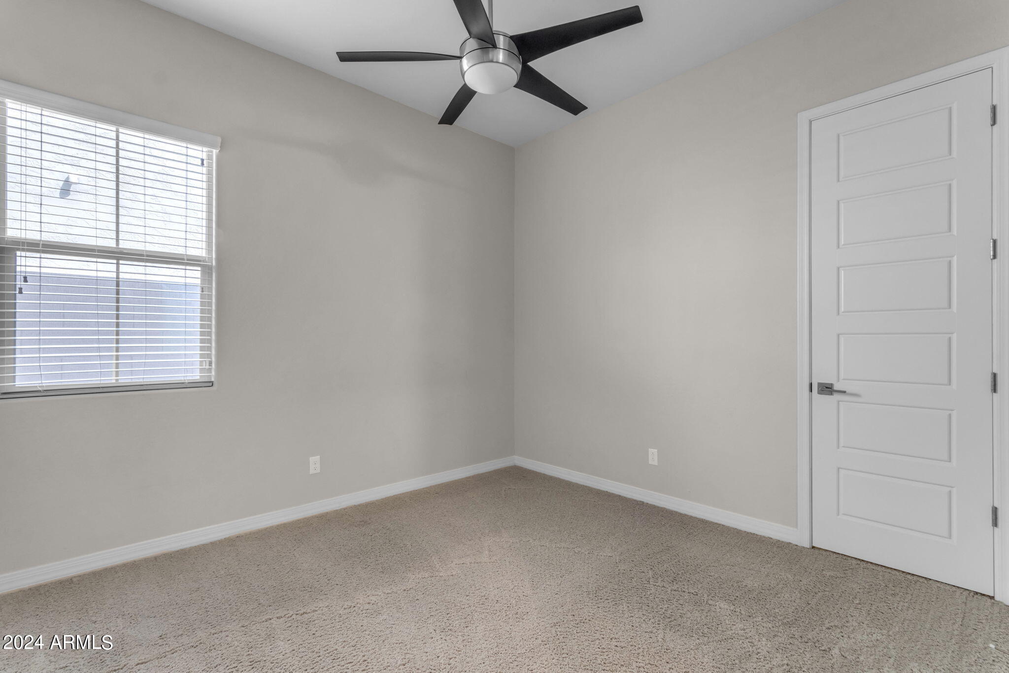 833 E HORSESHOE Place