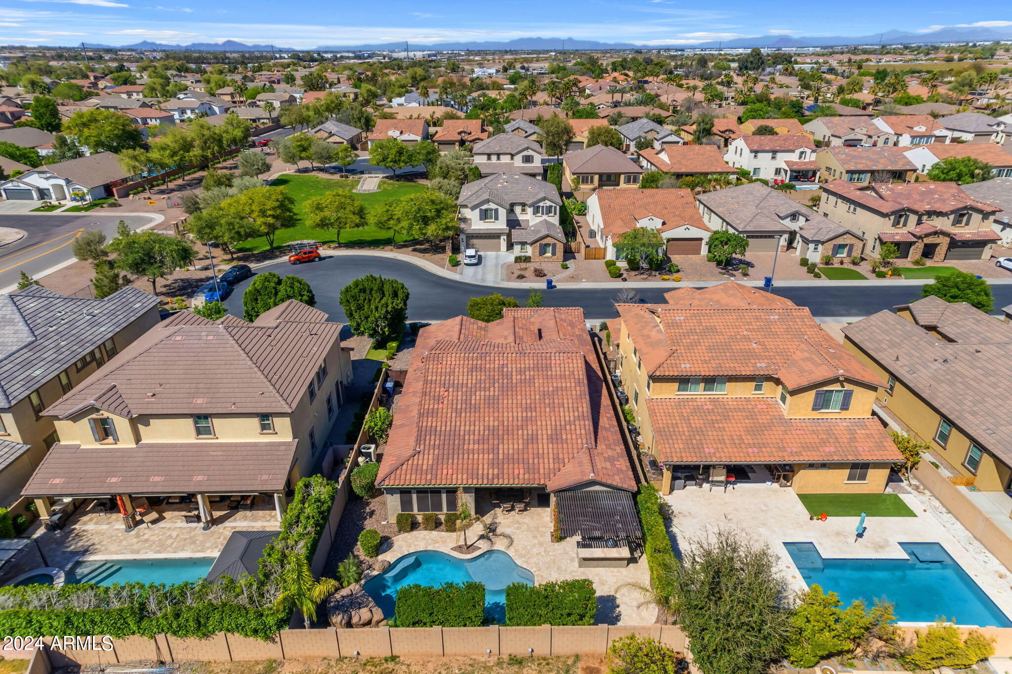 833 E HORSESHOE Place