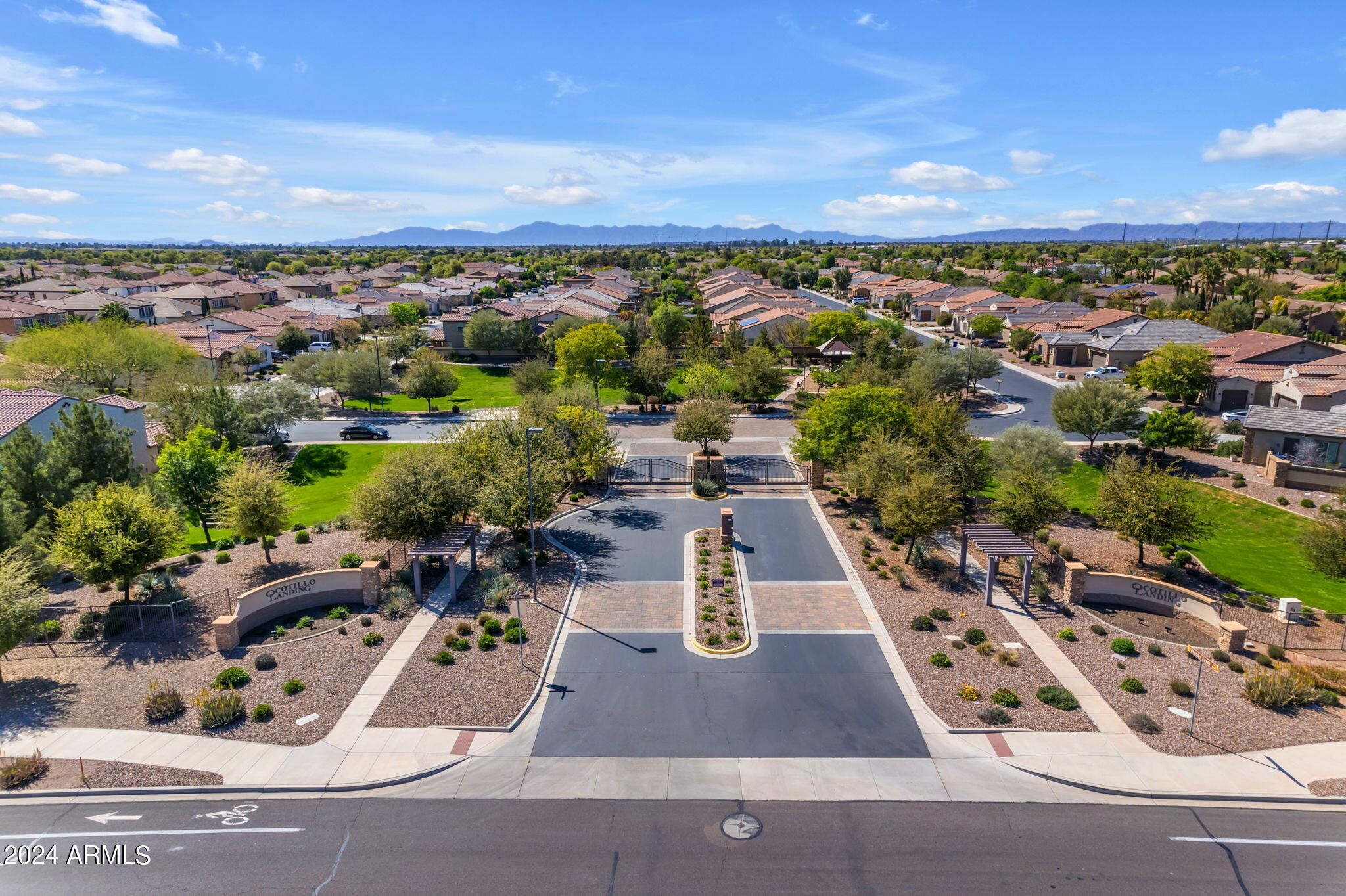 833 E HORSESHOE Place