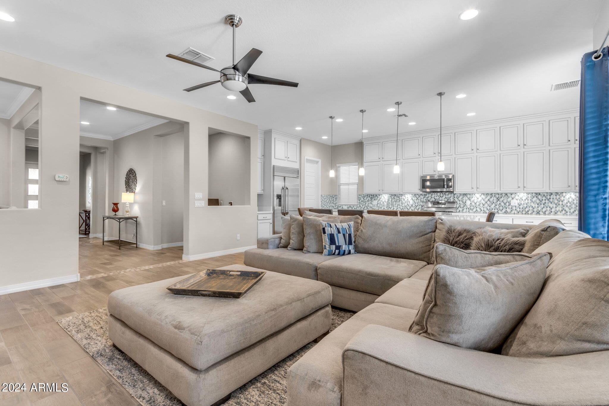 833 E HORSESHOE Place