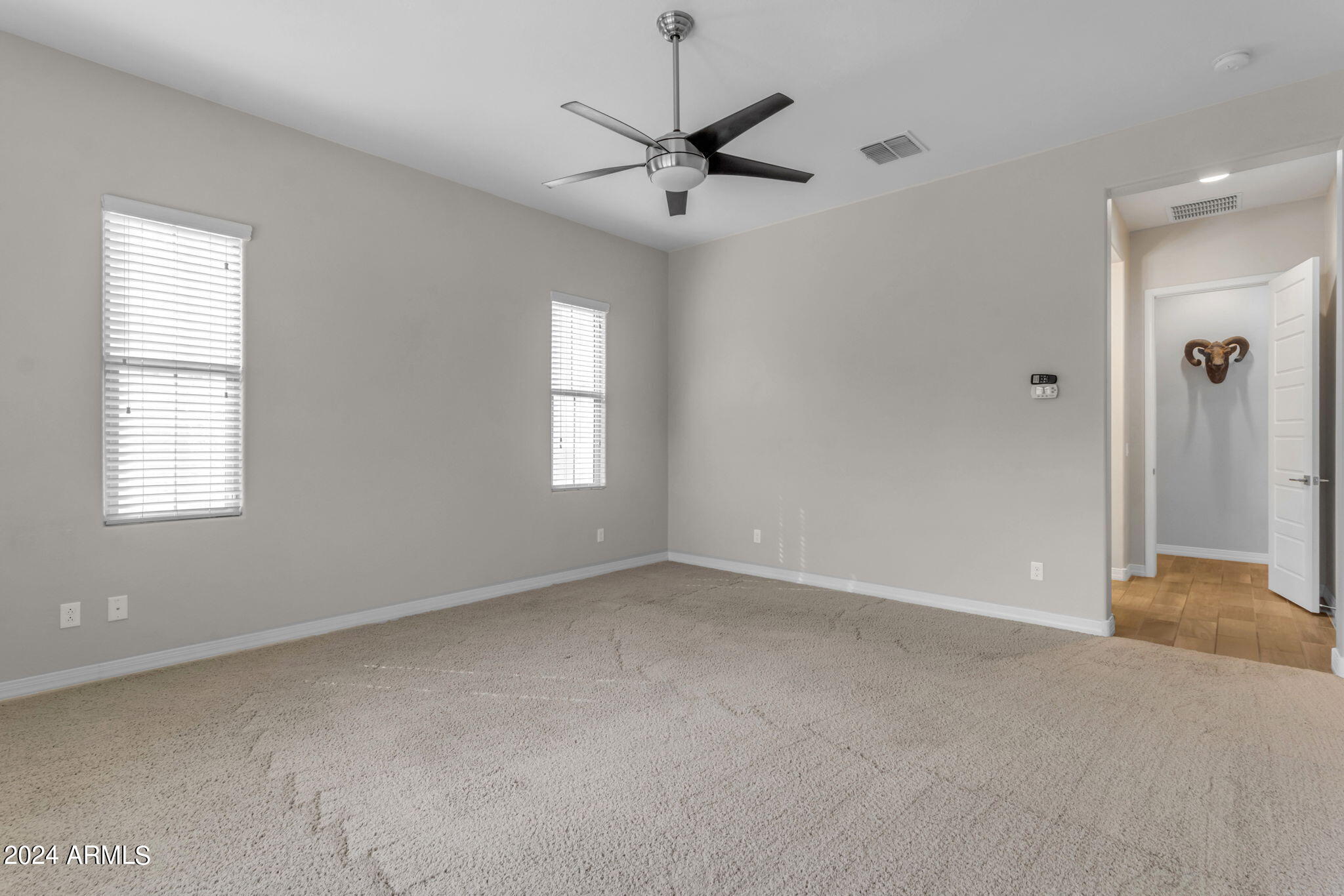 833 E HORSESHOE Place