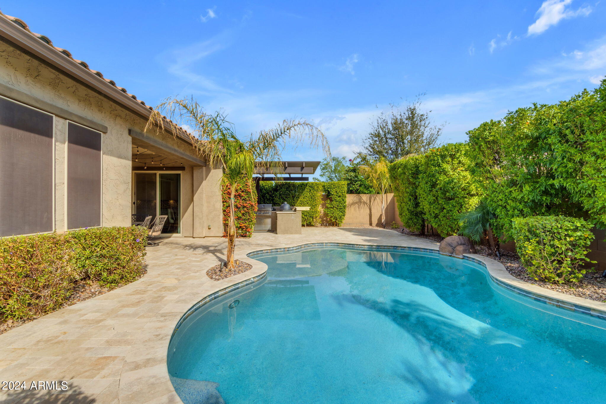 833 E HORSESHOE Place