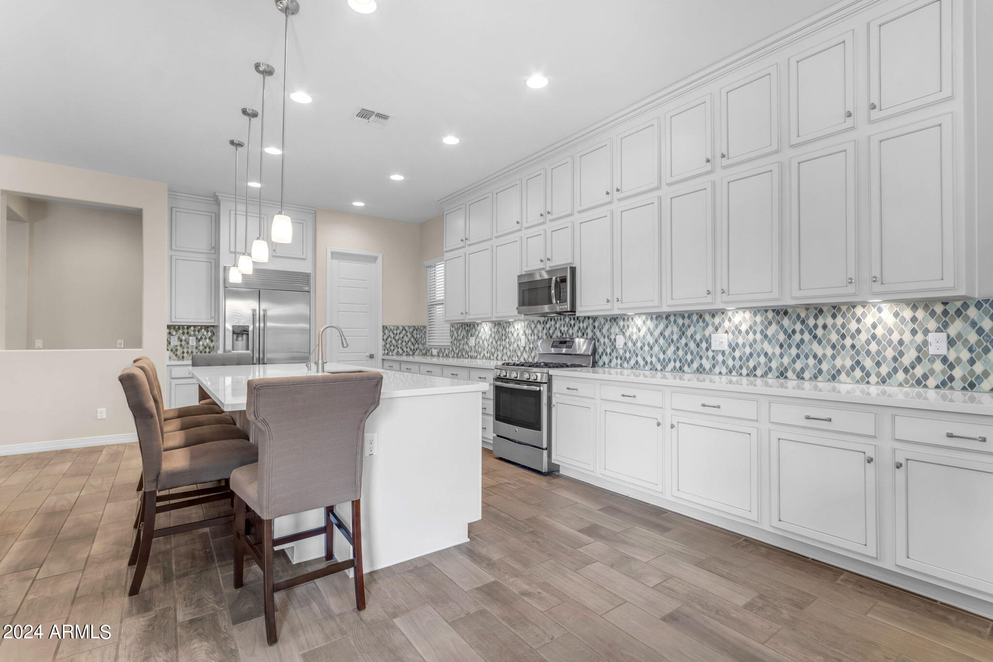 833 E HORSESHOE Place