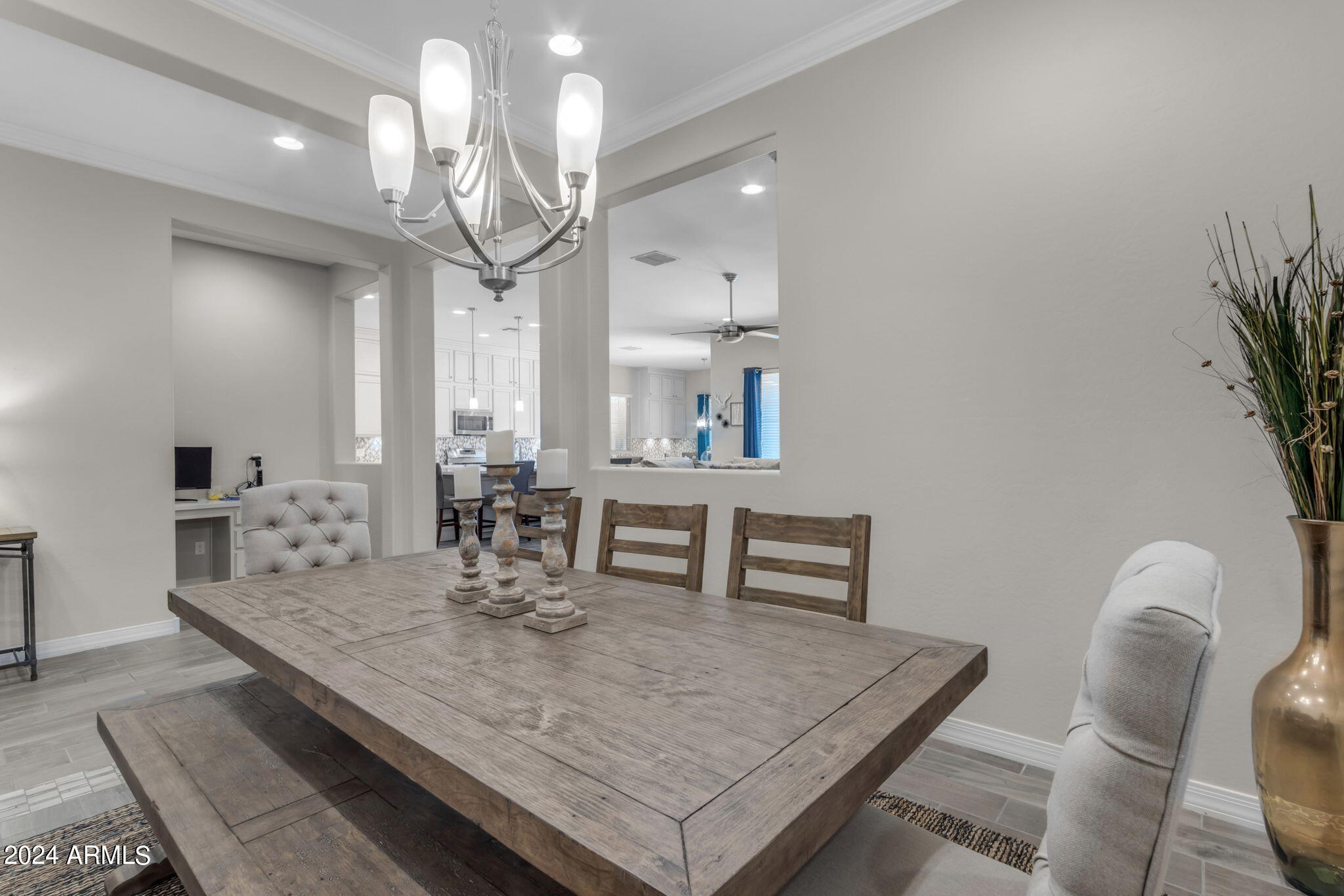 833 E HORSESHOE Place