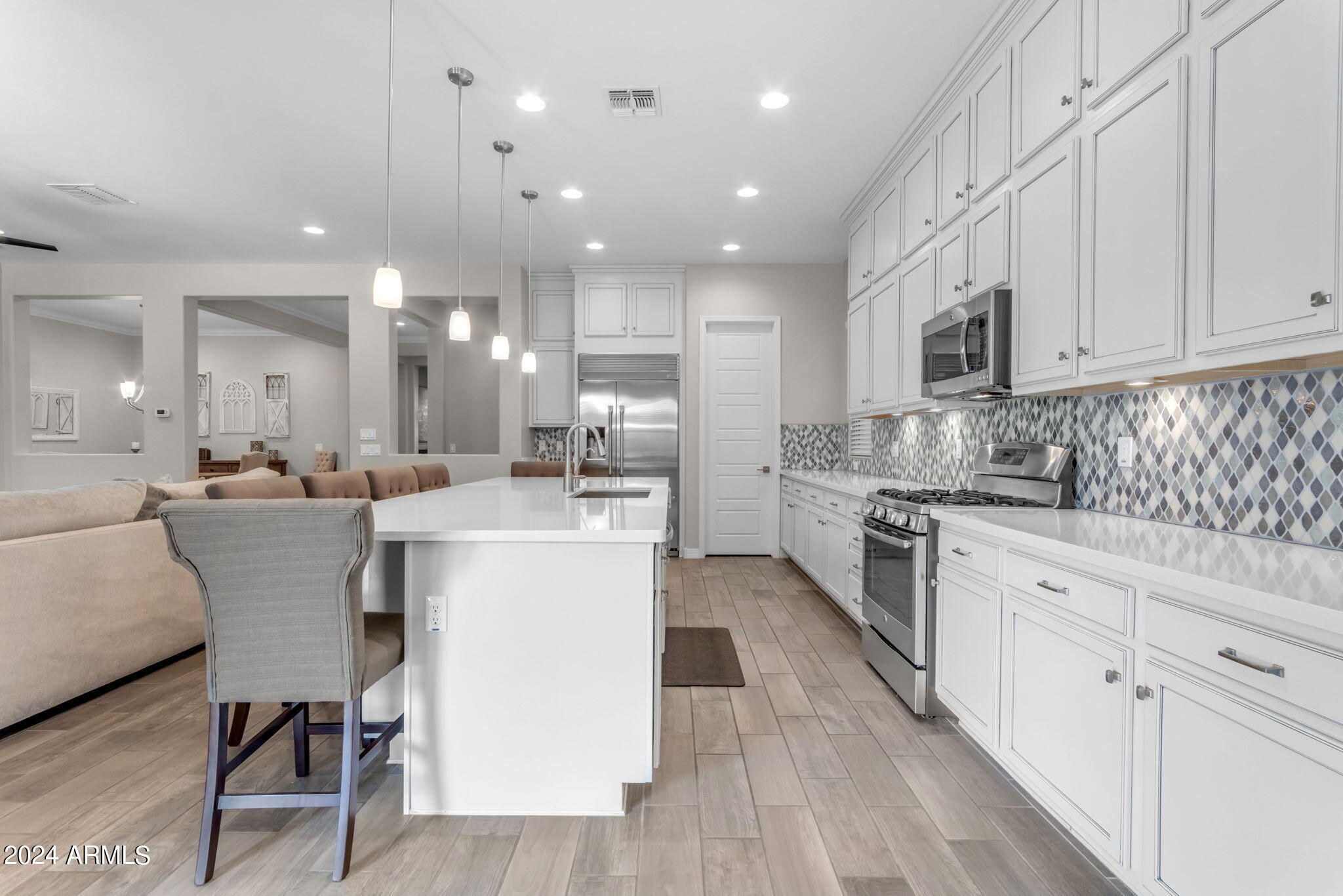 833 E HORSESHOE Place