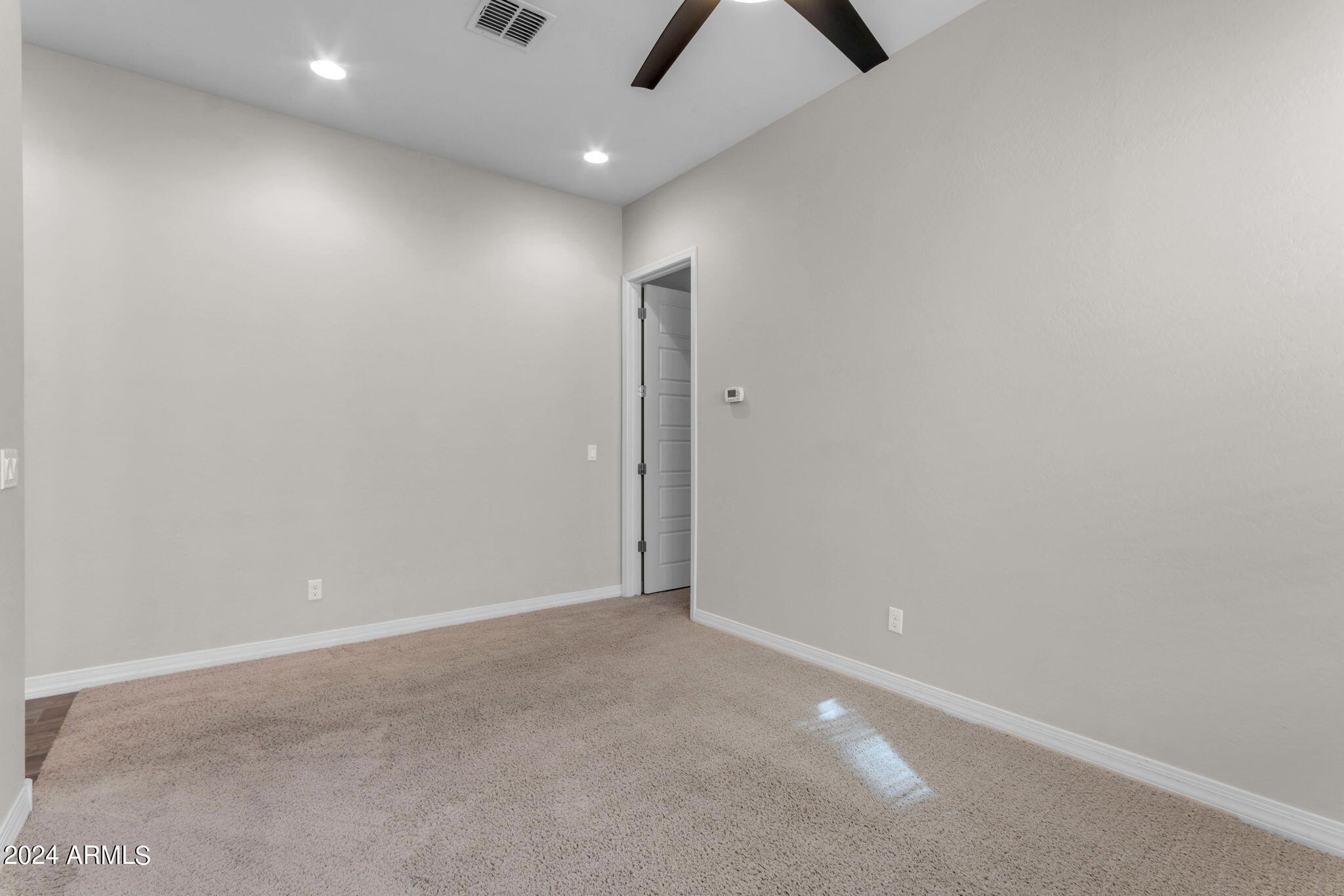 833 E HORSESHOE Place