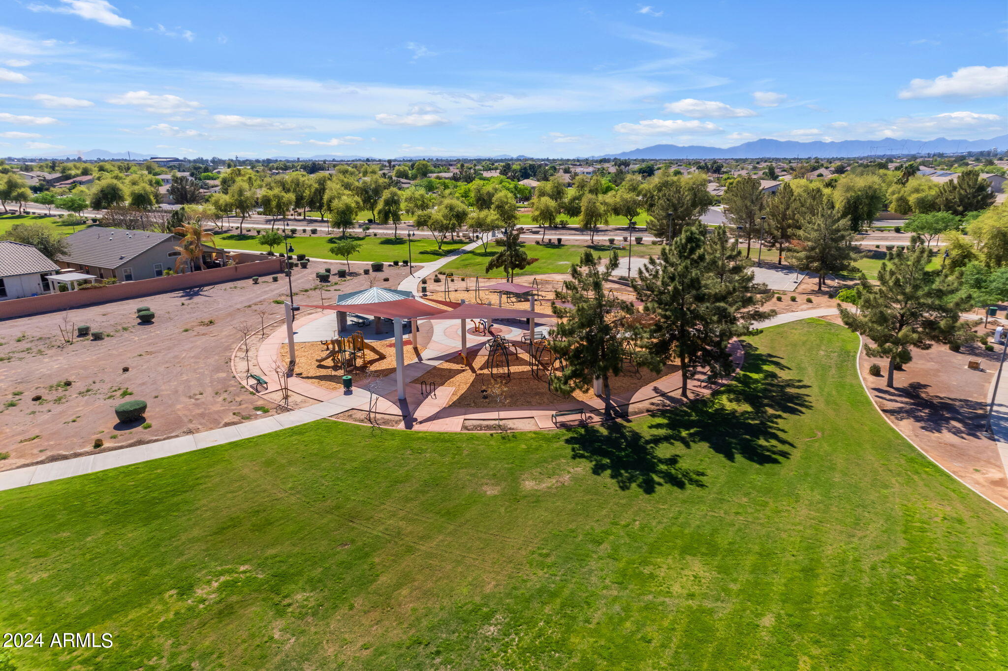 833 E HORSESHOE Place