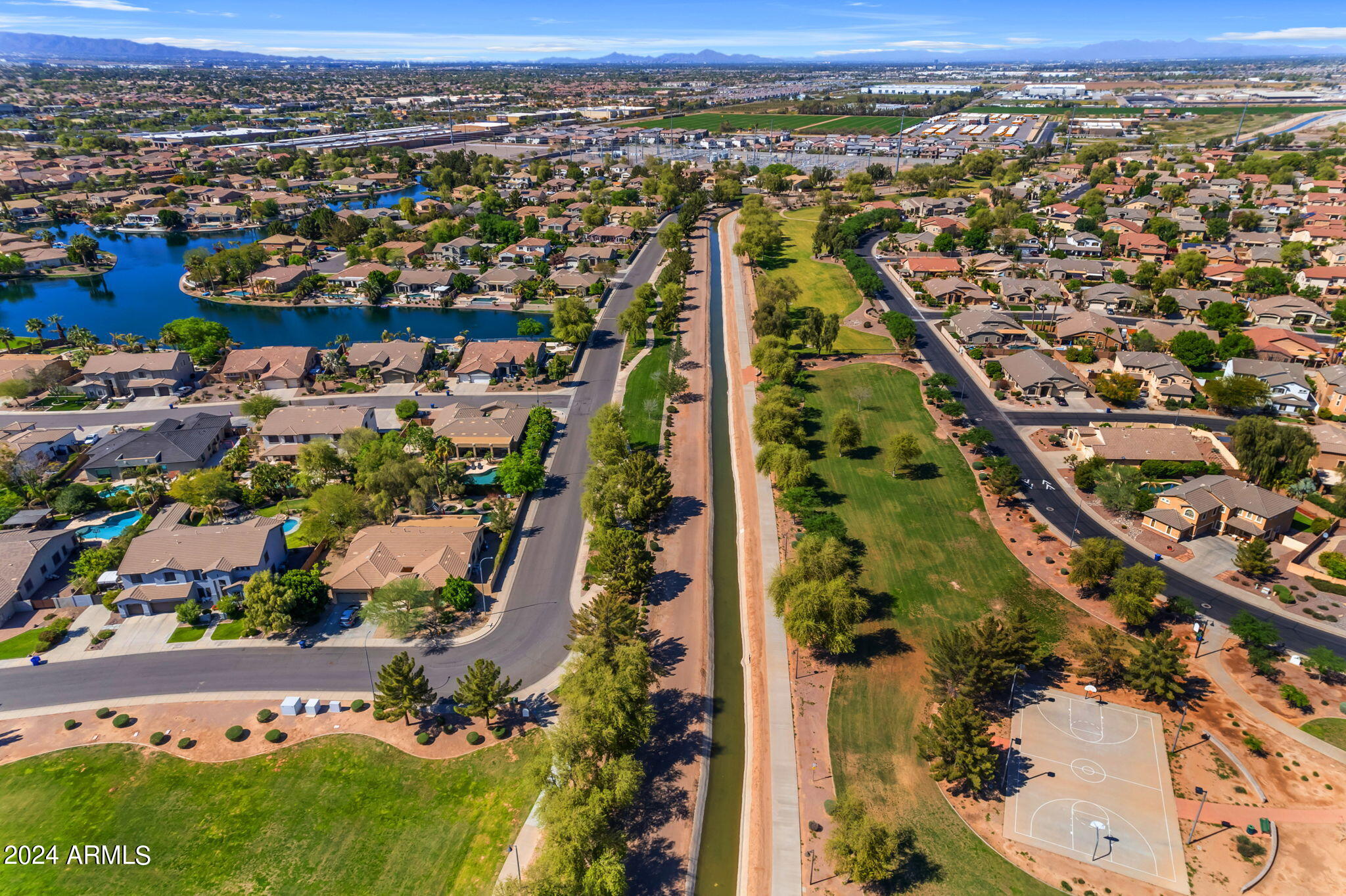 833 E HORSESHOE Place