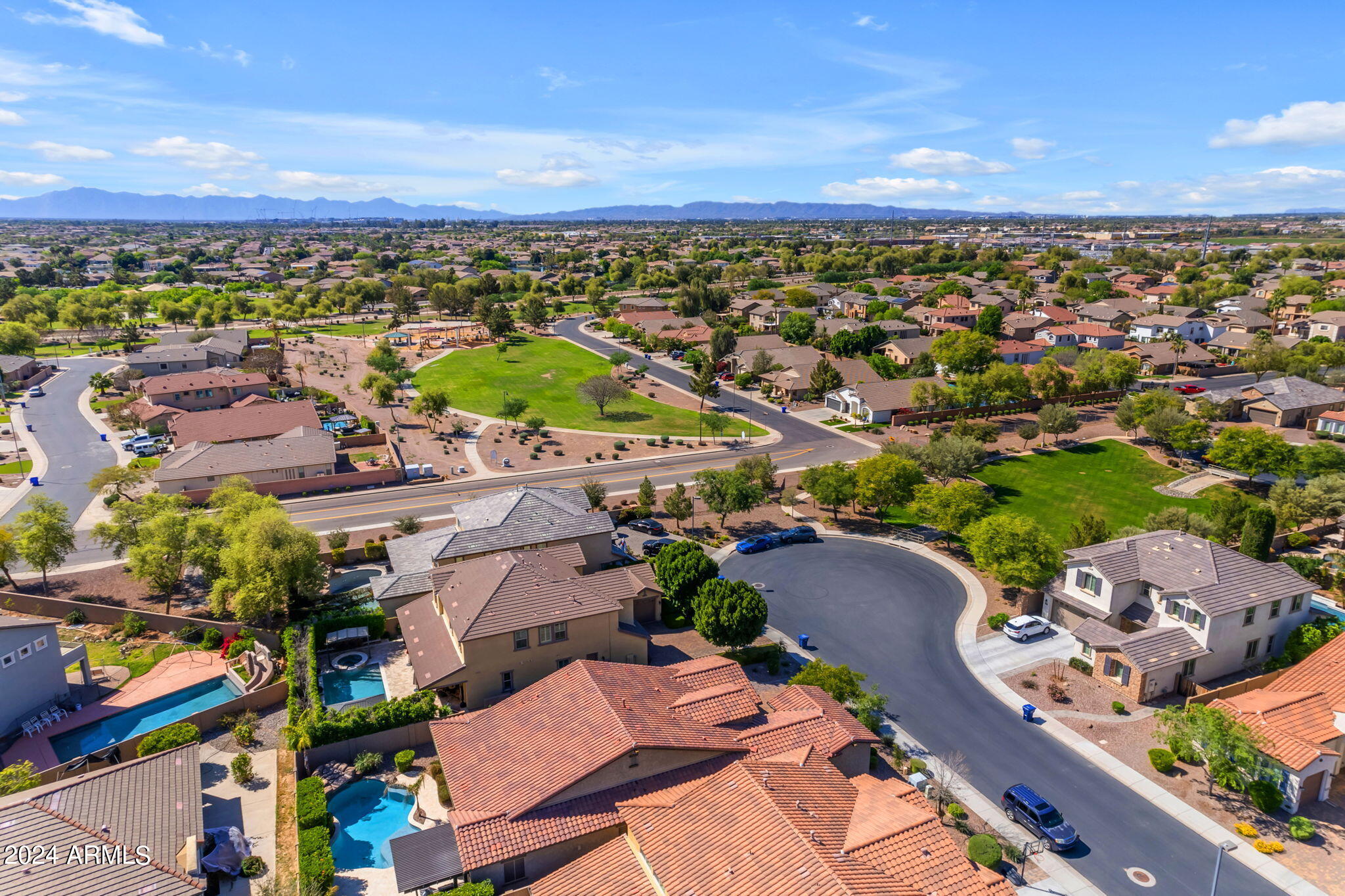 833 E HORSESHOE Place