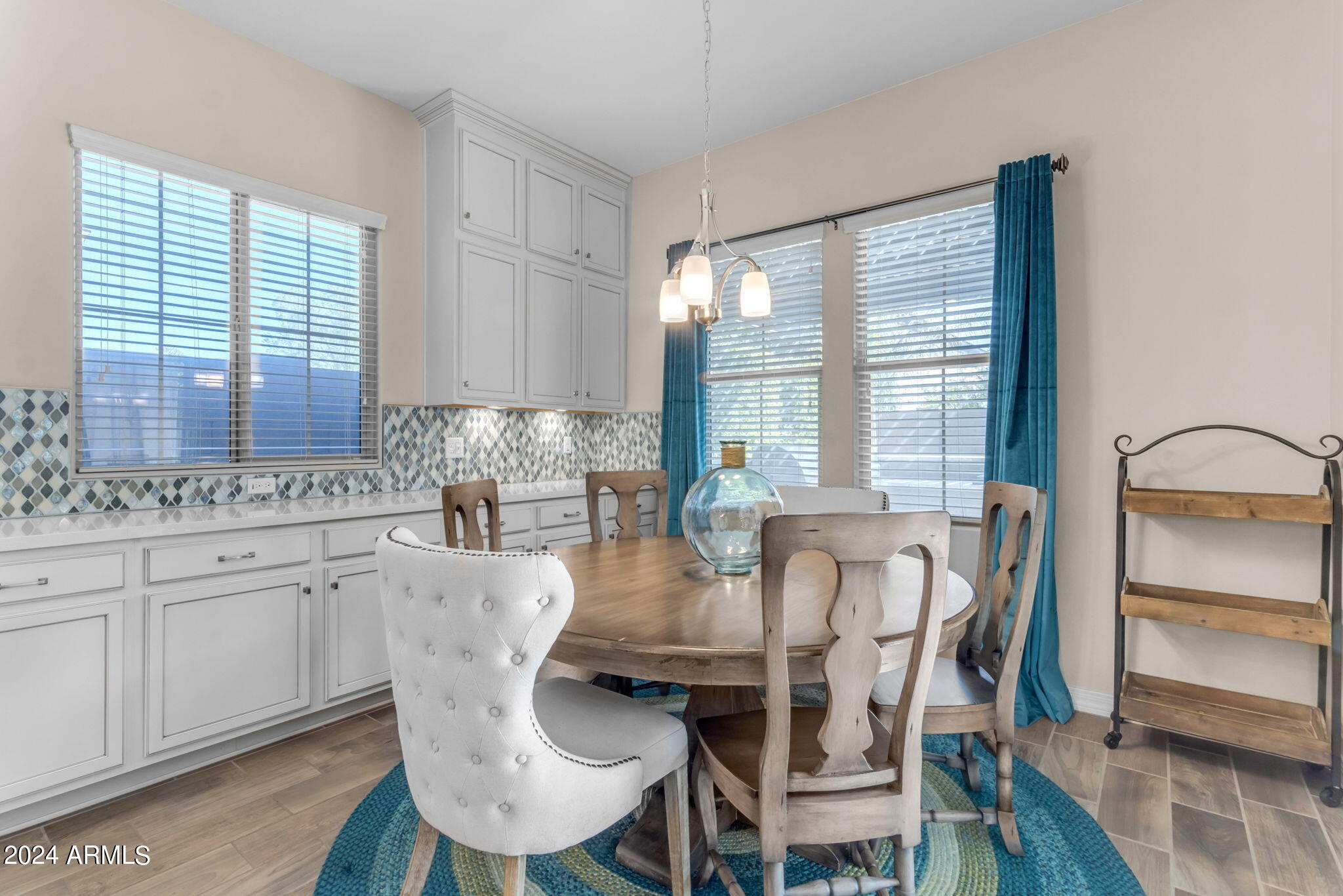 833 E HORSESHOE Place