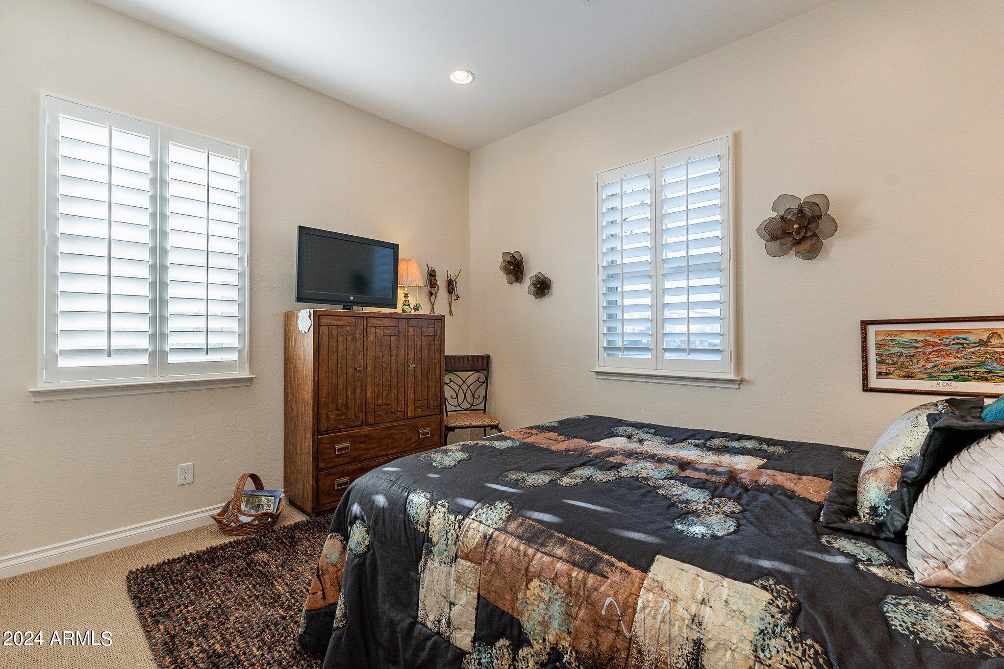 1273 E COPPER Hollow