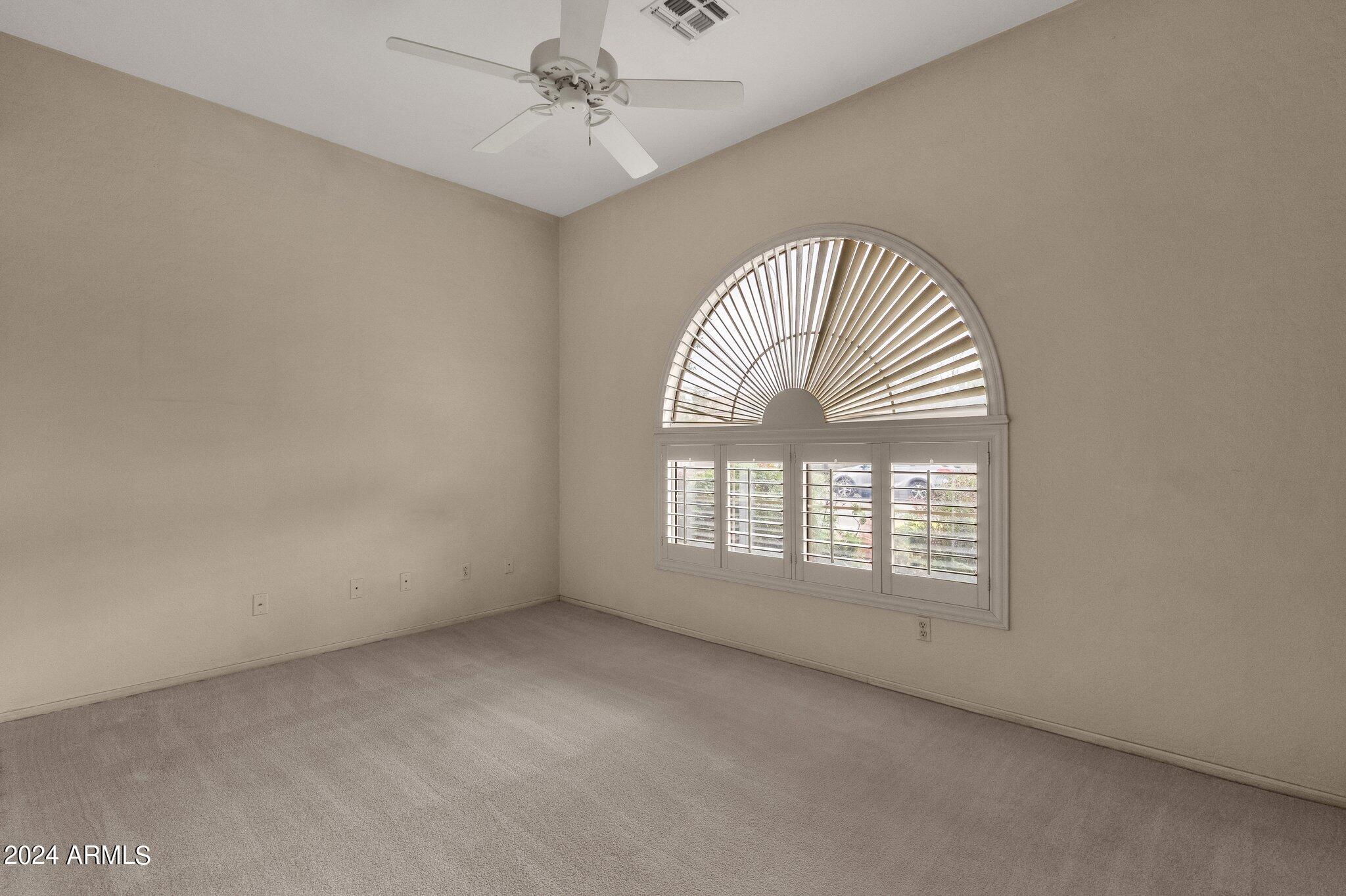 1372 W LONGHORN Drive