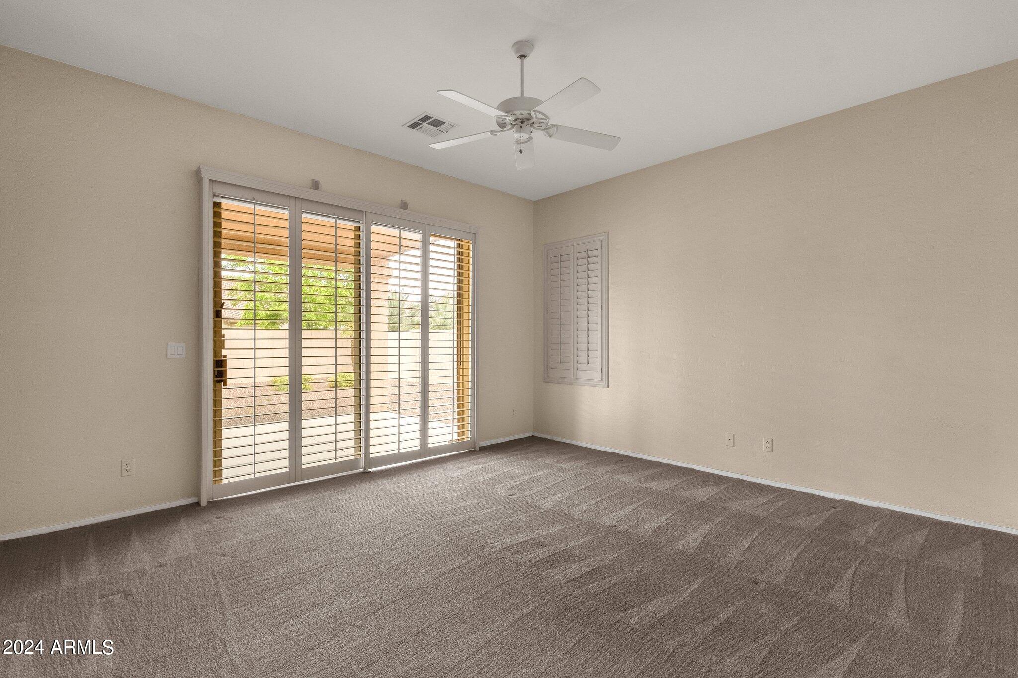 1372 W LONGHORN Drive