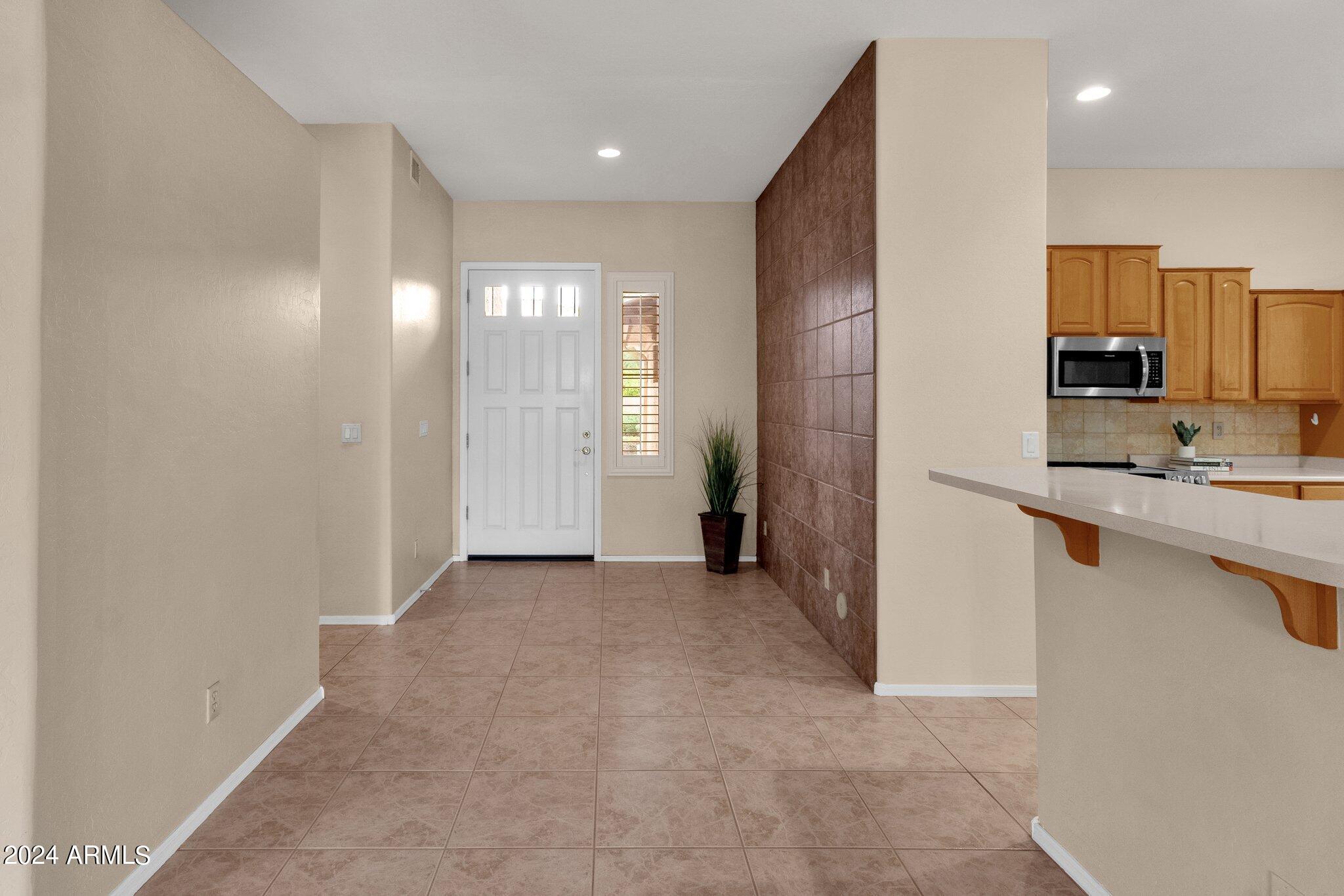 1372 W LONGHORN Drive