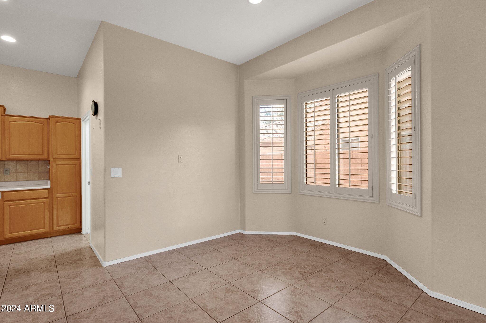 1372 W LONGHORN Drive