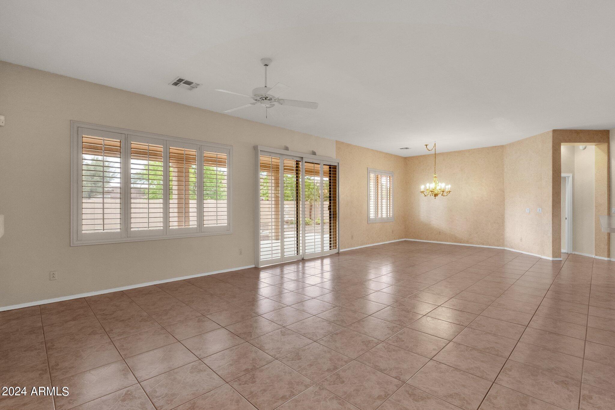 1372 W LONGHORN Drive