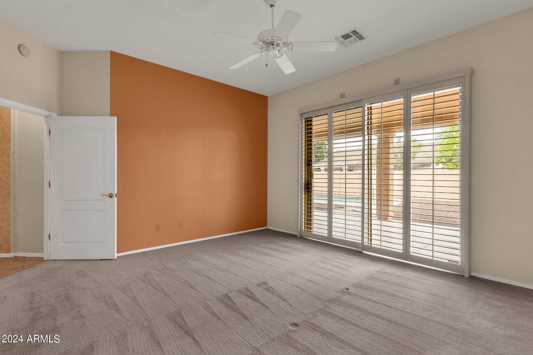 1372 W LONGHORN Drive