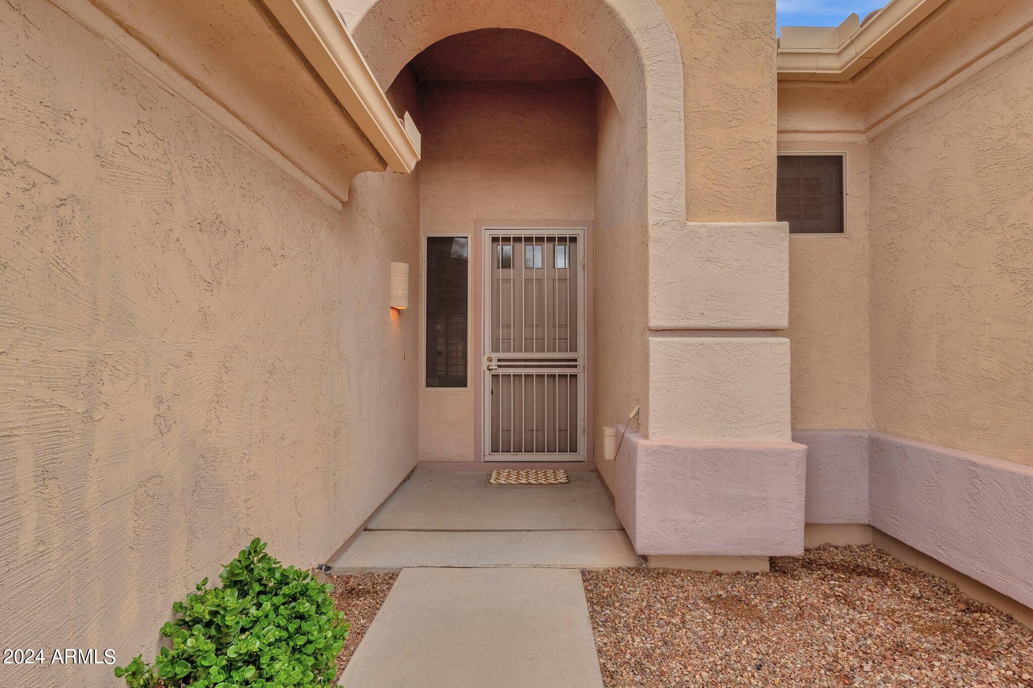 1372 W LONGHORN Drive