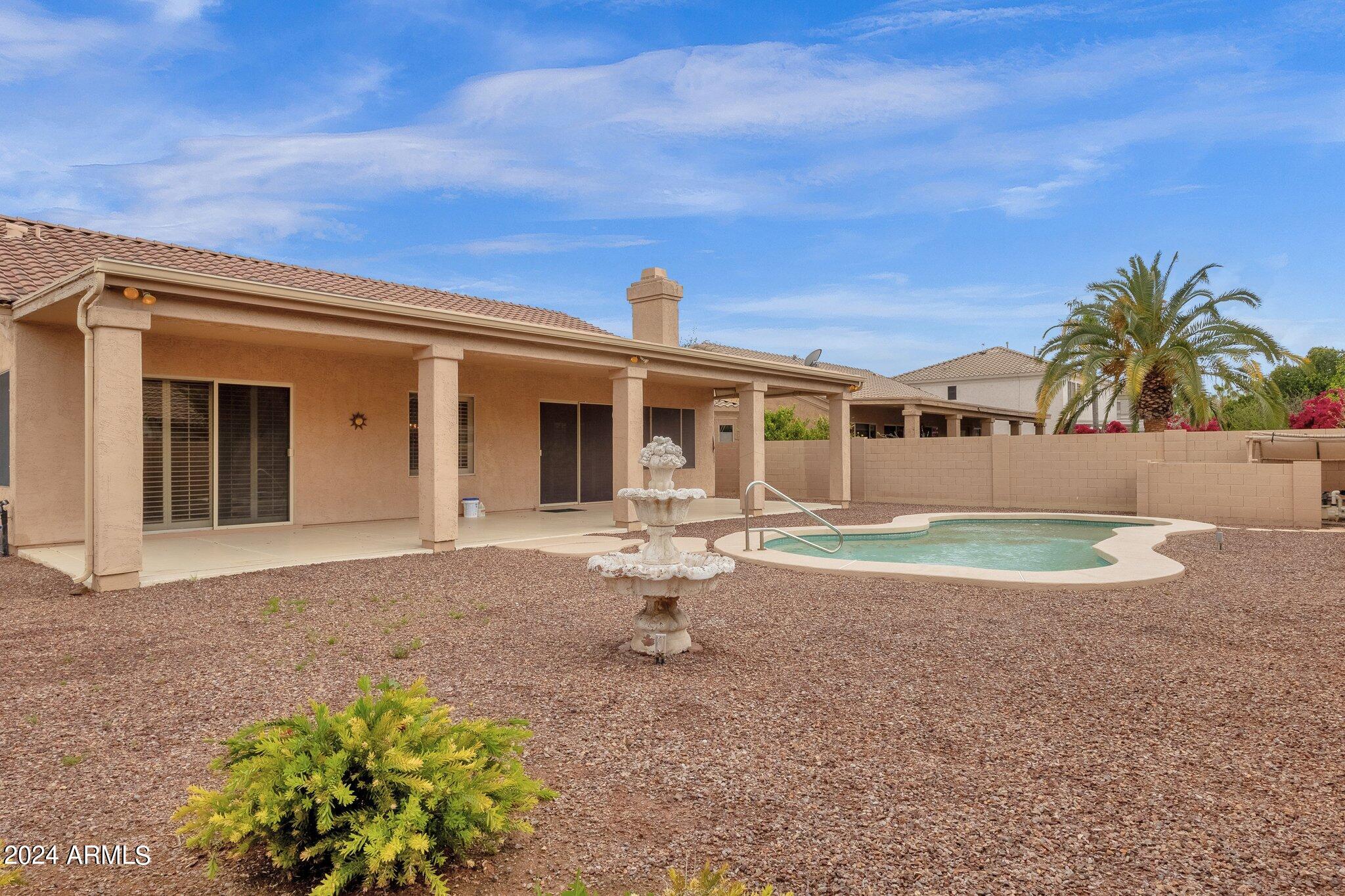 1372 W LONGHORN Drive