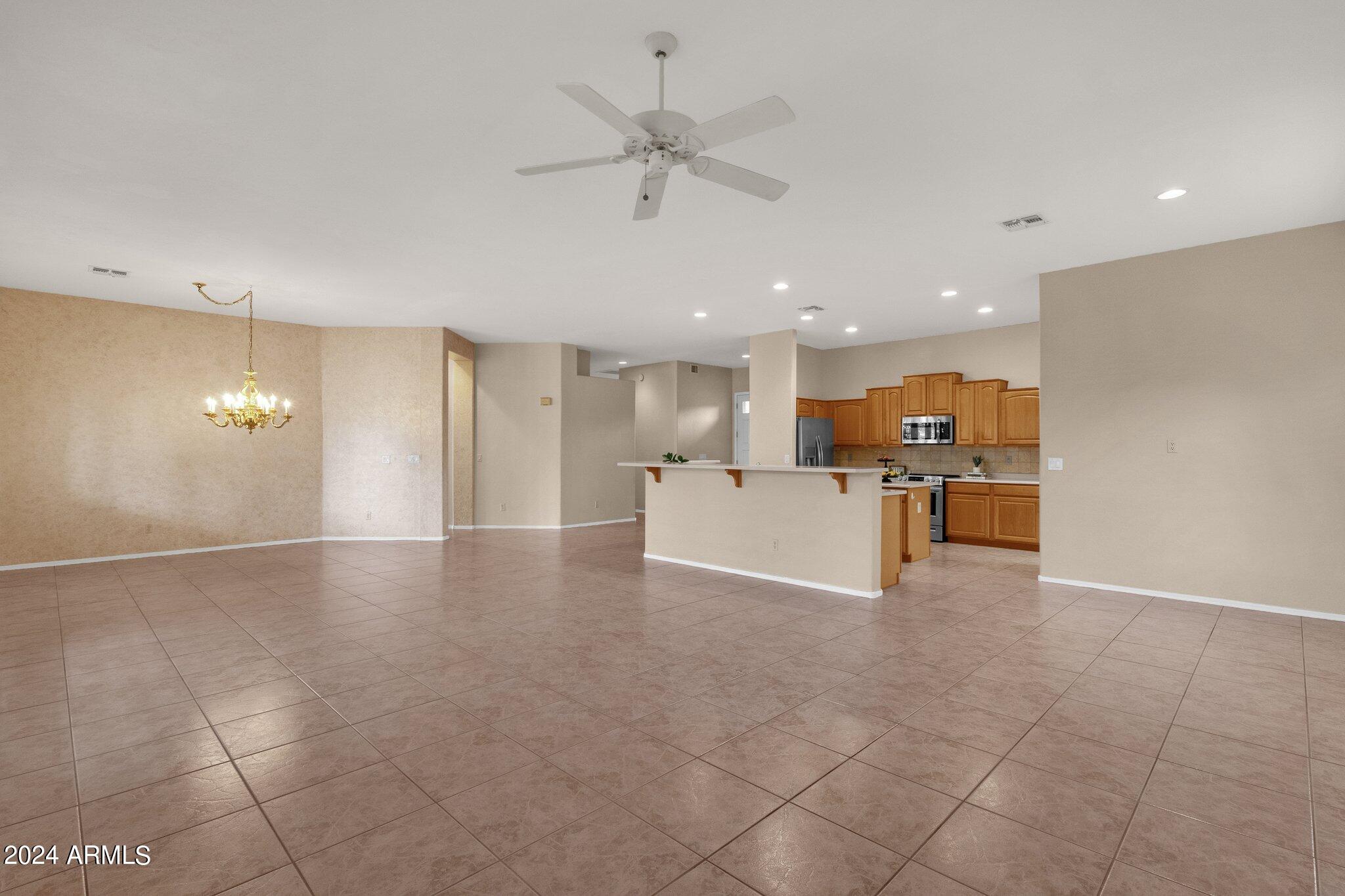 1372 W LONGHORN Drive