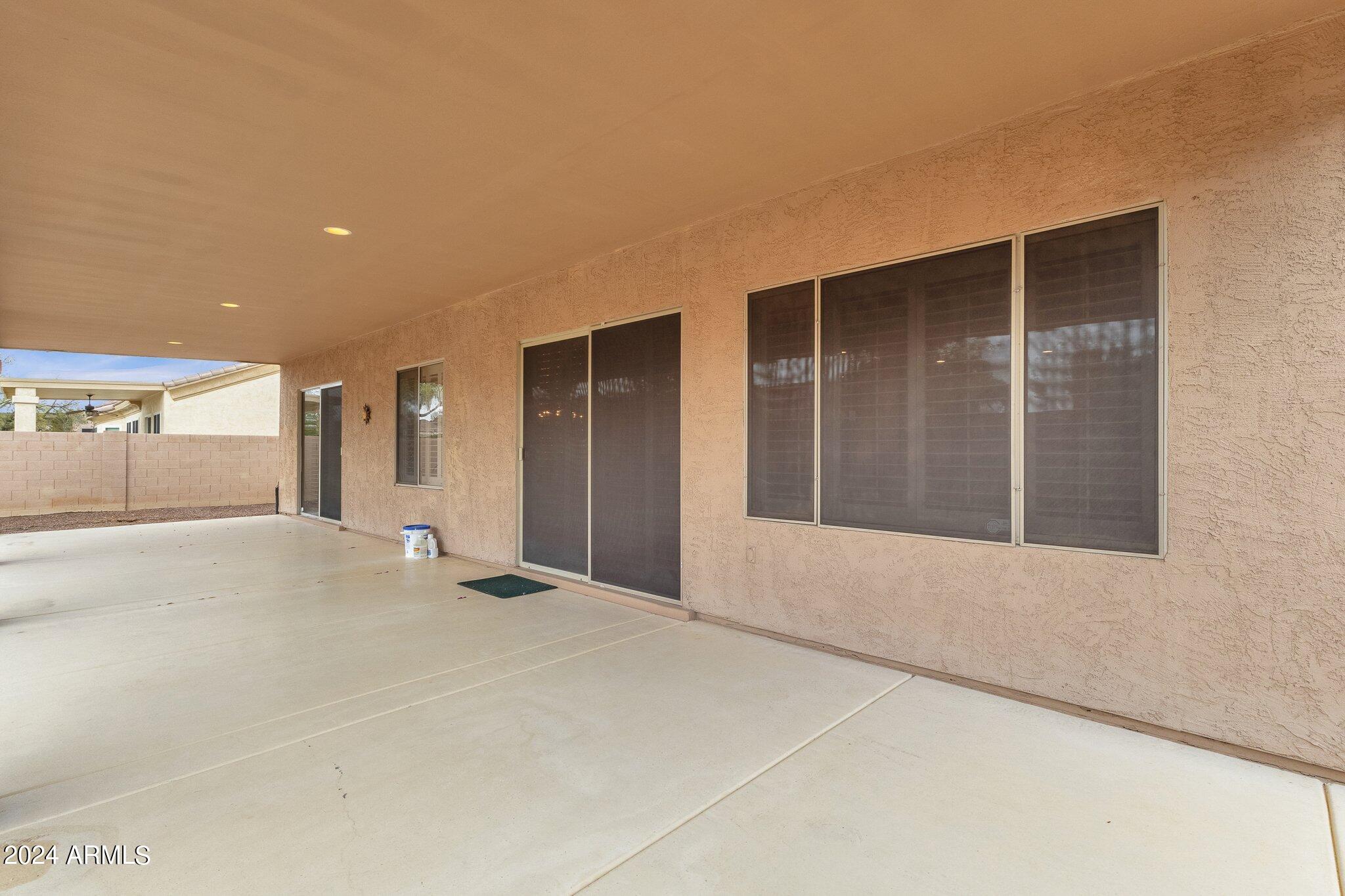 1372 W LONGHORN Drive